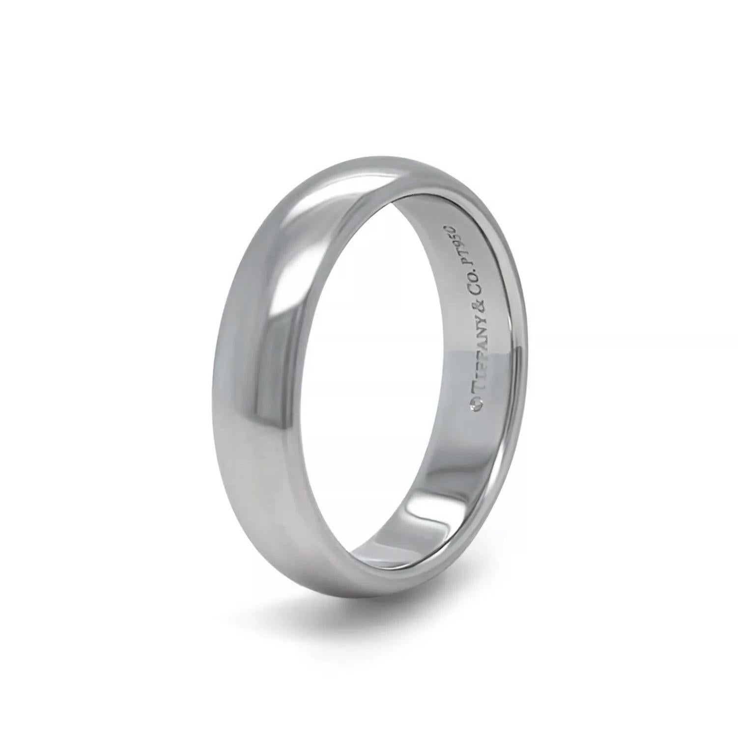 TIFFANY & Co. Forever Platin 4,5 mm Lucida Ehering 6

Metall: Platin
Größe: 6
Breite des Bandes: 4,5 mm
Punze: ©TIFFANY & CO. PT950
Zustand: Ausgezeichneter Zustand, wie neu
Tiffany-Preis: $2,200

Garantierte Echtheit