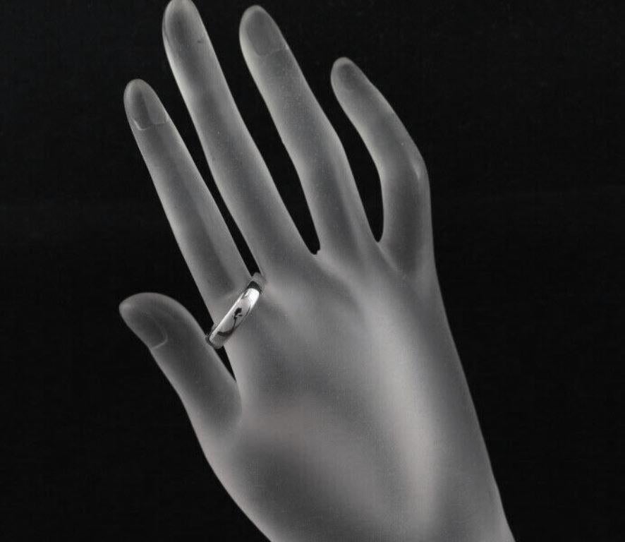 TIFFANY & Co. Forever Platinum 4.5mm Lucida Wedding Band Ring 8.5 In Excellent Condition For Sale In Los Angeles, CA