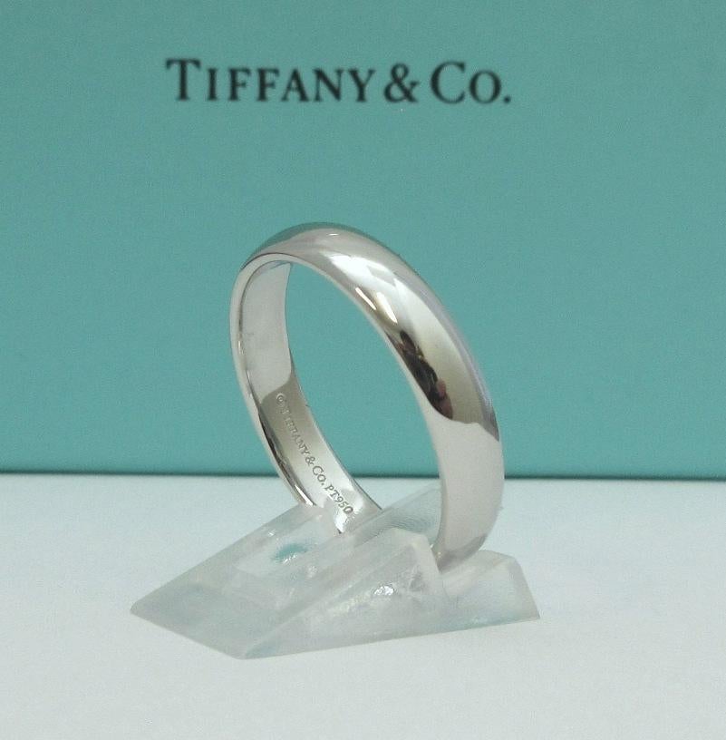 TIFFANY & Co. Forever Platinum 4.5mm Lucida Wedding Band Ring 11.5

Metal: Platinum
Size: 11.5
Band Width: 4.5mm
Weight: 9.50 grams
Hallmark: ©TIFFANY&CO. PT950
Condition: Excellent condition
Tiffany price: $2,500

Authenticity guaranteed