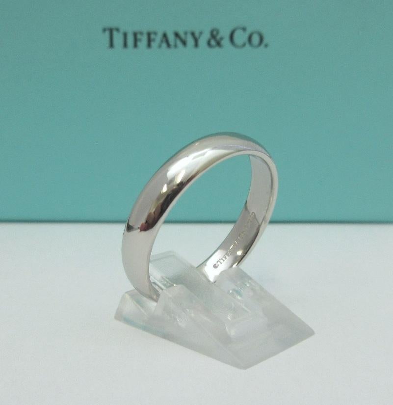 TIFFANY & Co. Forever Platinum 4.5mm Lucida Wedding Band Ring 11.5 In Excellent Condition For Sale In Los Angeles, CA