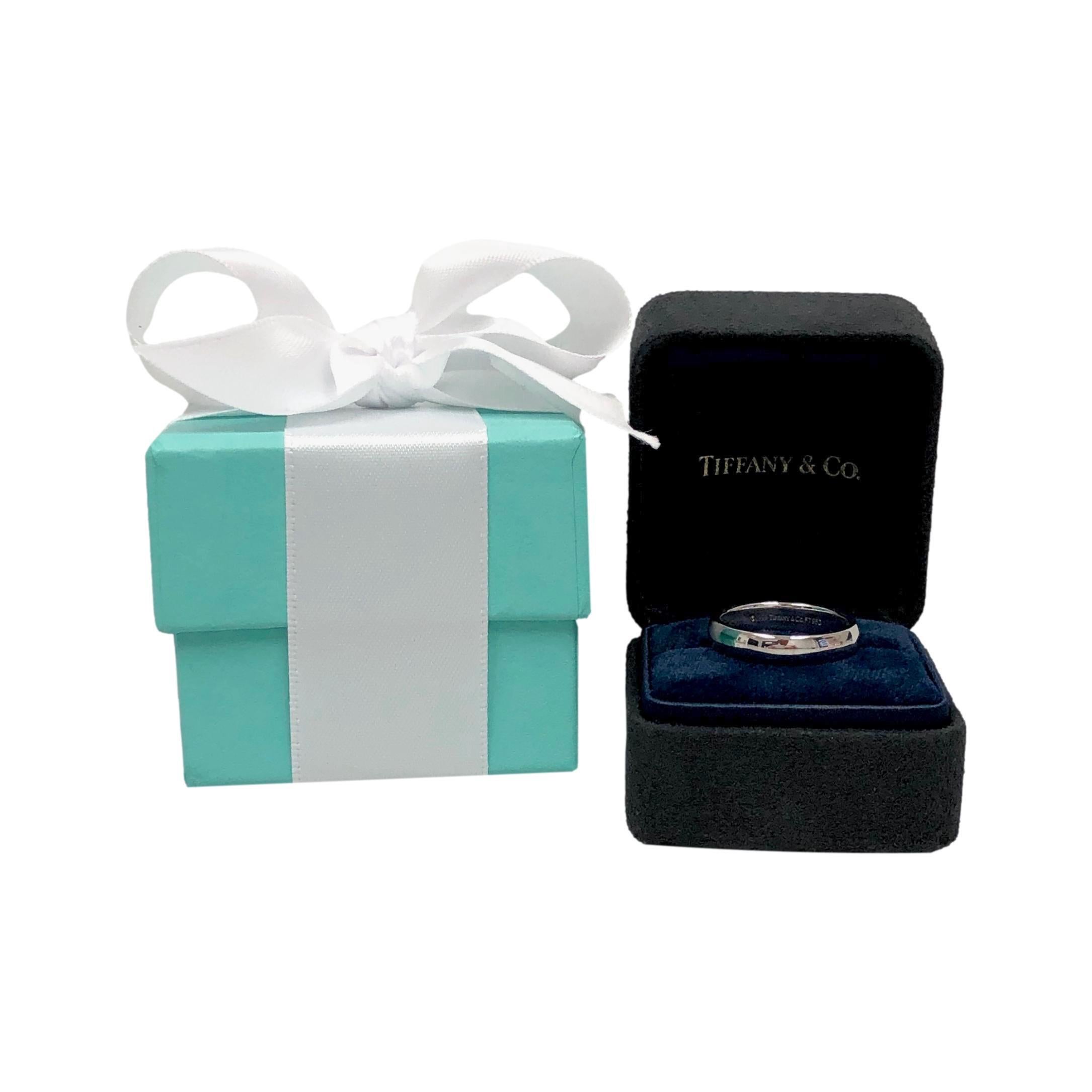 Tiffany & Co. Forever Platin 4.4 mm Ehering Größe 8,5, in Karton enthalten Damen im Angebot