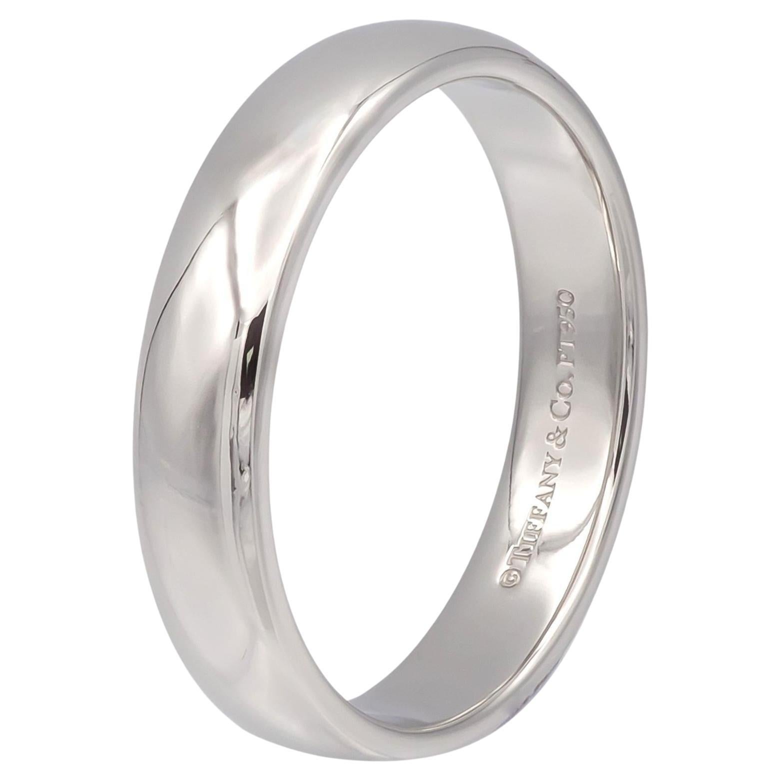 Tiffany & Co. Forever Platin 4.4 mm Ehering Größe 8,5, in Karton enthalten im Angebot