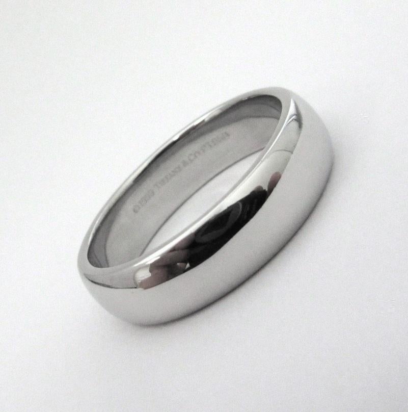 TIFFANY & Co. Forever Platinum 6mm Lucida Wedding Band Ring 10 Excellent état - En vente à Los Angeles, CA