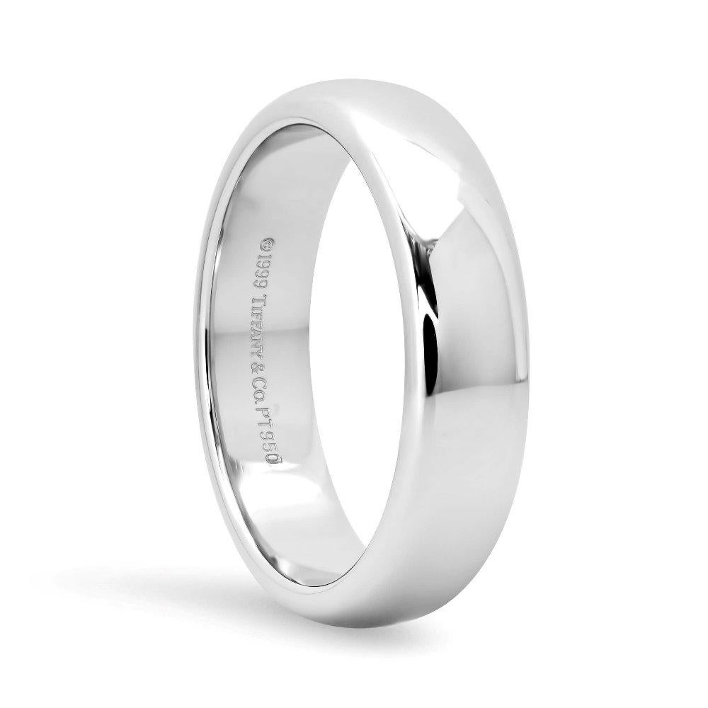 TIFFANY & Co. Forever Platinum 6mm Lucida Wedding Band Ring 11.5 Men's

Métal : Platine
Taille : 11,5
Largeur de la bande : 6 mm
Poids : 16,70 grammes
Poinçon : ©1999 TIFFANY&Co. PT950
Condit : Neuf, jamais porté, livré avec la boîte Tiffany