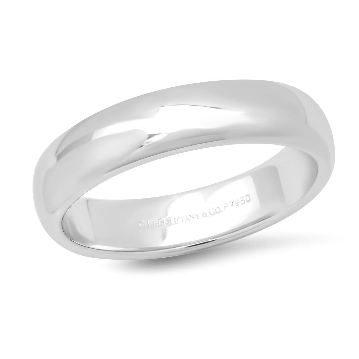 TIFFANY & Co. Forever Platinum 6mm Lucida Wedding Band Ring 14 Men's

Métal : Platine
Taille : 14
Largeur de la bande : 6 mm
Poids : 18,20 grammes
Poinçon : ©1999 TIFFANY&Co. PT950
Condit : Neuf, jamais porté, livré avec la boîte Tiffany 
Tiffany
