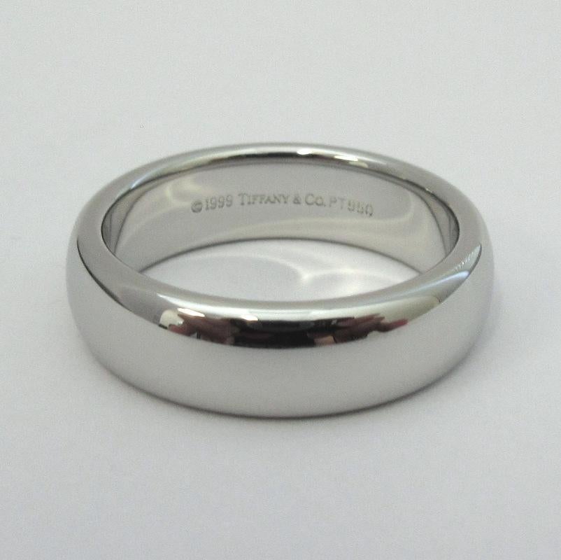 TIFFANY & Co. Forever Platinum 6mm Lucida Wedding Band Ring 8.5 In Excellent Condition For Sale In Los Angeles, CA