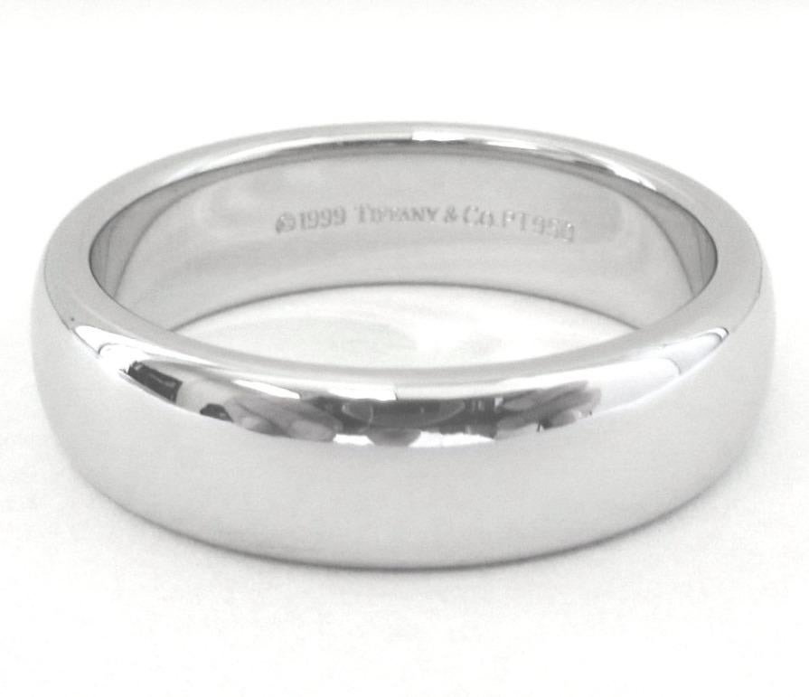 TIFFANY & Co. Forever Platinum 6mm Lucida Wedding Band Ring 9.5

Metal: Platinum
Size: 9.5
Band Width: 6mm
Weight: 15.20 grams
Hallmark: ©1999 TIFFANY&Co. PT950
Condition: Excellent condition, like new, comes with Tiffany box 
Tiffany price: