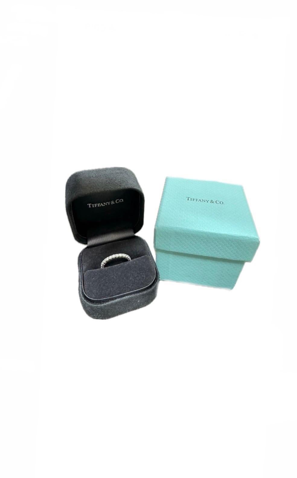 Tiffany & Co. Forever Platino Círculo completo de diamantes Anillo de eternidad 0,85 quilates en Excelente estado para la venta en Los Angeles, CA