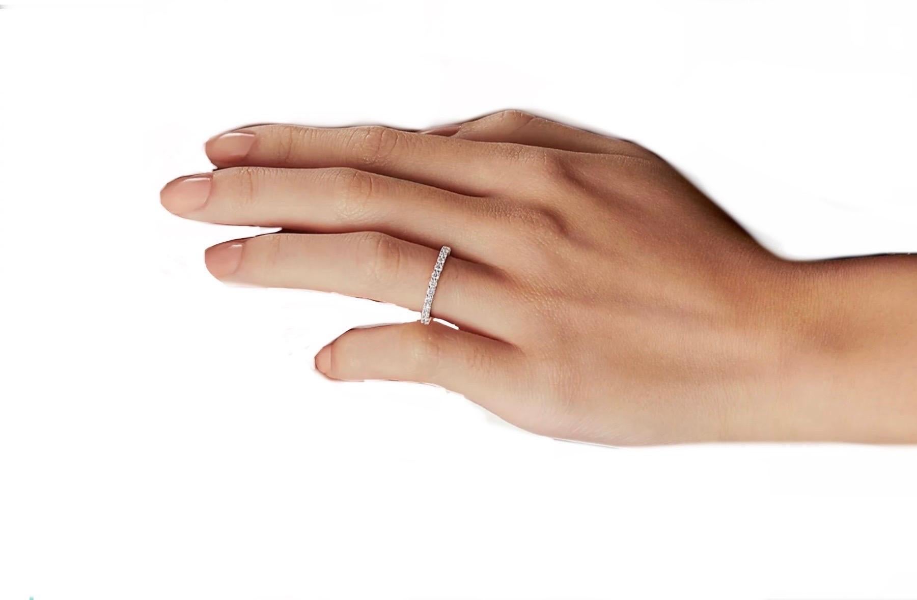 De las mujeres Tiffany & Co. Forever Platino Círculo completo de diamantes Anillo de eternidad 0,85 quilates en venta