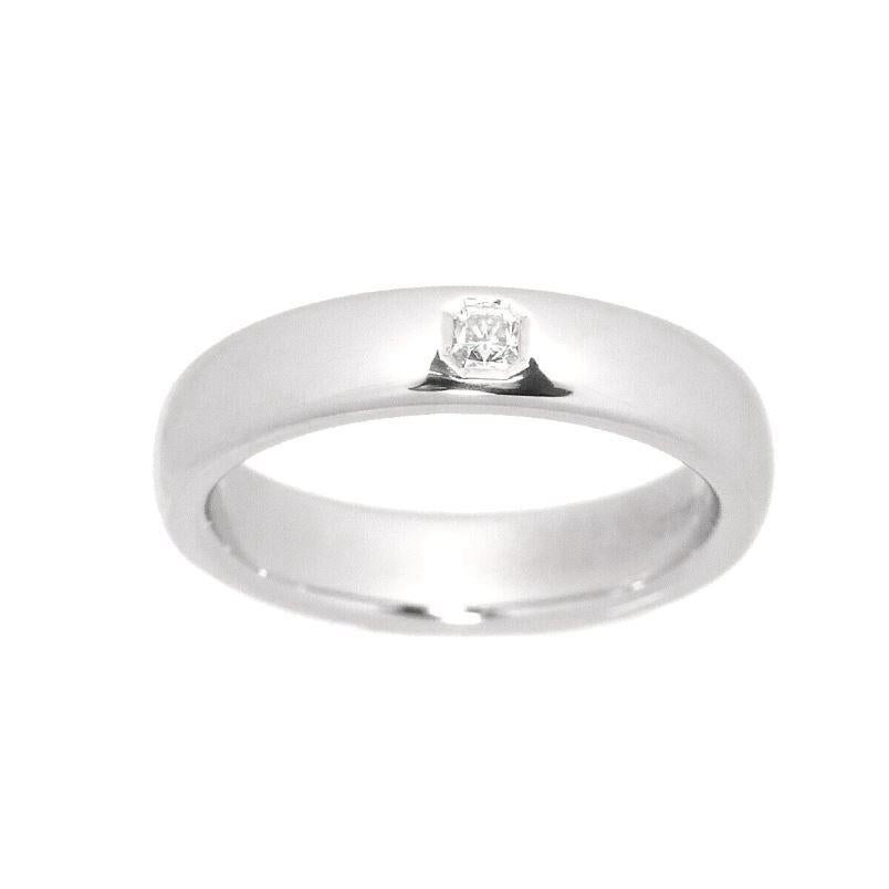TIFFANY & Co. Forever Platinum Lucida Diamond 4mm Wedding Band Ring 4.25 

Métal : Platine 
Taille : 4.25
Largeur de la bande : 4mm
Poids : 6.70 grammes 
Diamant : Un diamant de taille Lucida, poids total de 0,05 carat.
Poinçon : ©TIFFANY&CO. PT950
