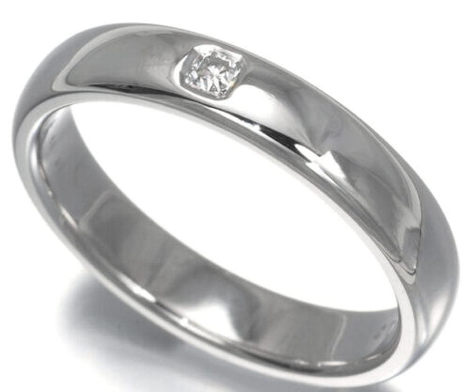 TIFFANY & Co. Forever Alianza de Platino Lucida Diamante 4mm 7

Metal: Platino 
Tamaño: 7
Ancho de banda: 4 mm
Peso: 8.0 gramos 
Diamante: Un diamante Tiffany True® (diamante talla Lucida), peso total en quilates 0,05
Sello: ©TIFFANY&CO. Pt950