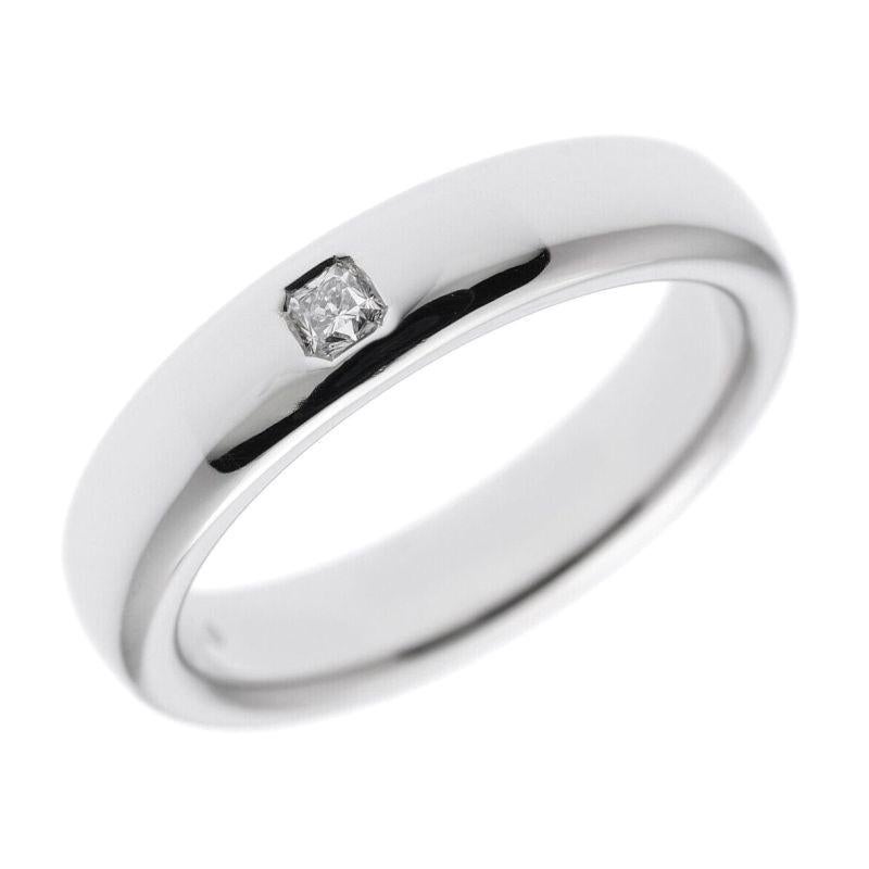 TIFFANY & Co. Anello nuziale Forever Platinum Lucida Diamond 4mm 8

Metallo: Platino 
Dimensione: 8
Larghezza della banda: 4 mm
Peso: 8.50 grammi 
Diamante: Un diamante Tiffany True® (diamante taglio Lucida), peso totale 0,05 carati.
Marchio di
