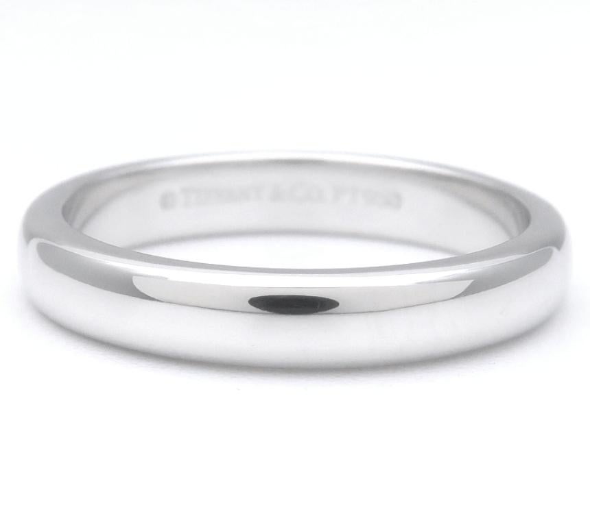 TIFFANY & Co. Forever Platinum 3mm Lucida Wedding Band Ring 4.5

Métal : Platine
Taille : 4.5
Largeur de la bande : 3 mm
Poids : 4,50 grammes
Poinçon : ©TIFFANY&Co. PT950 
Tiffany prix : $1,390

Authenticité garantie