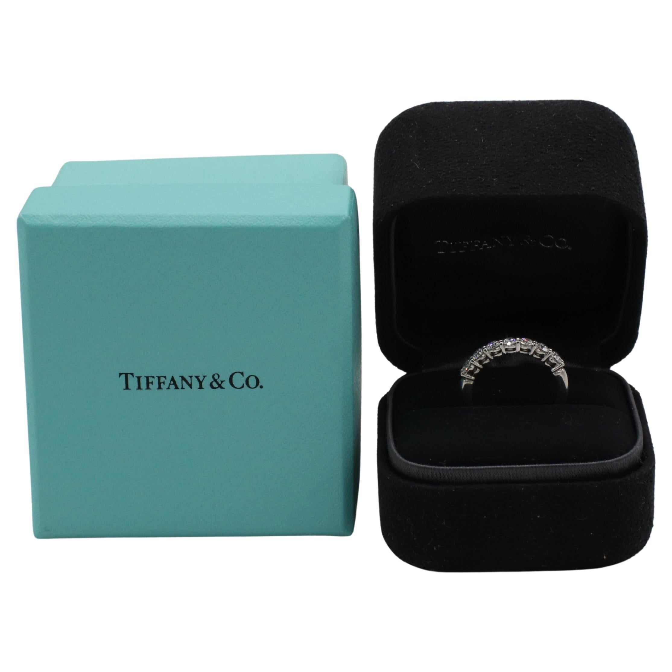 Tiffany & Co. Forever Platin Natürlicher Diamant Halbrunder Ehering 3mm (Rundschliff) im Angebot