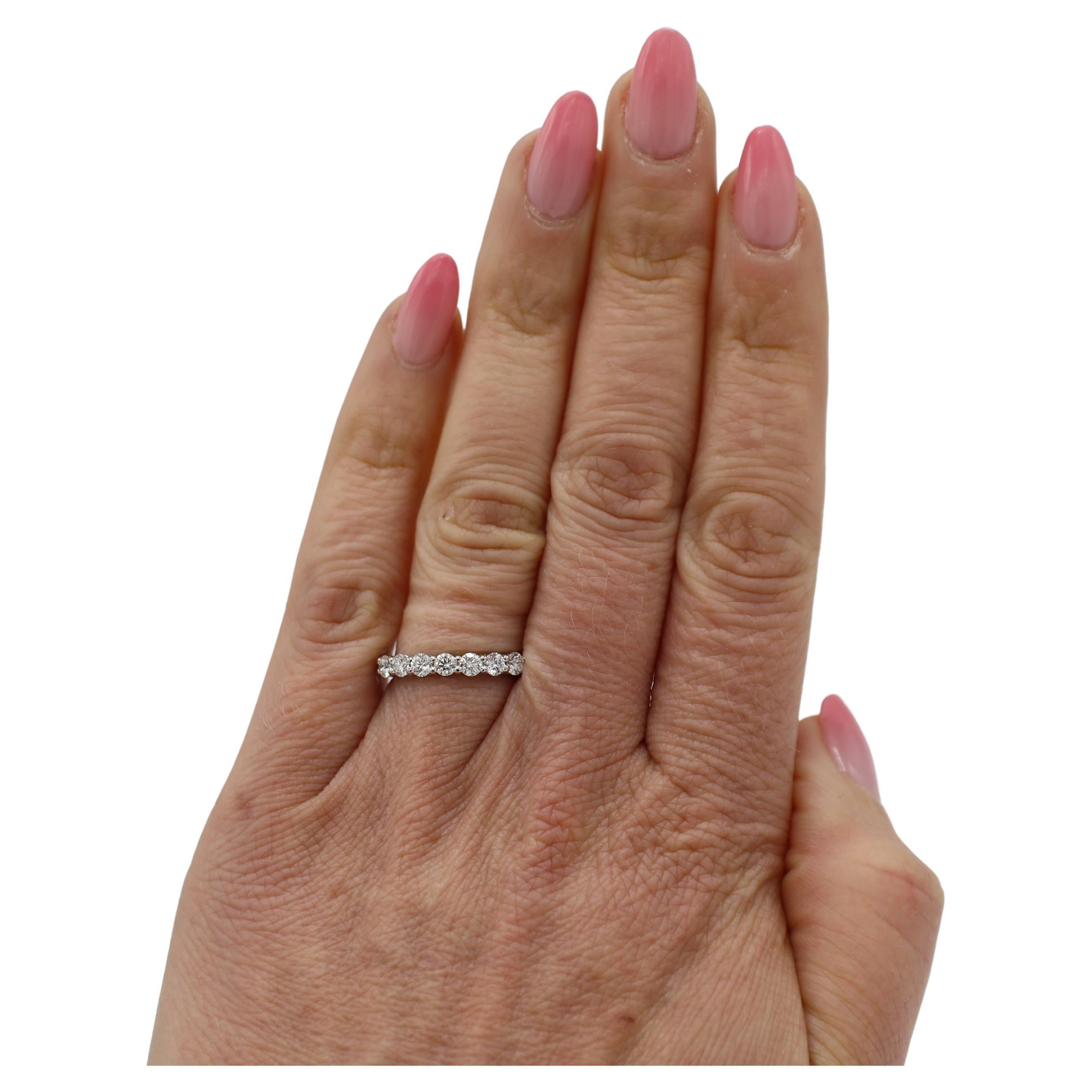 Tiffany & Co. Forever Platin Natürlicher Diamant Halbrunder Ehering 3mm im Zustand „Hervorragend“ im Angebot in  Baltimore, MD