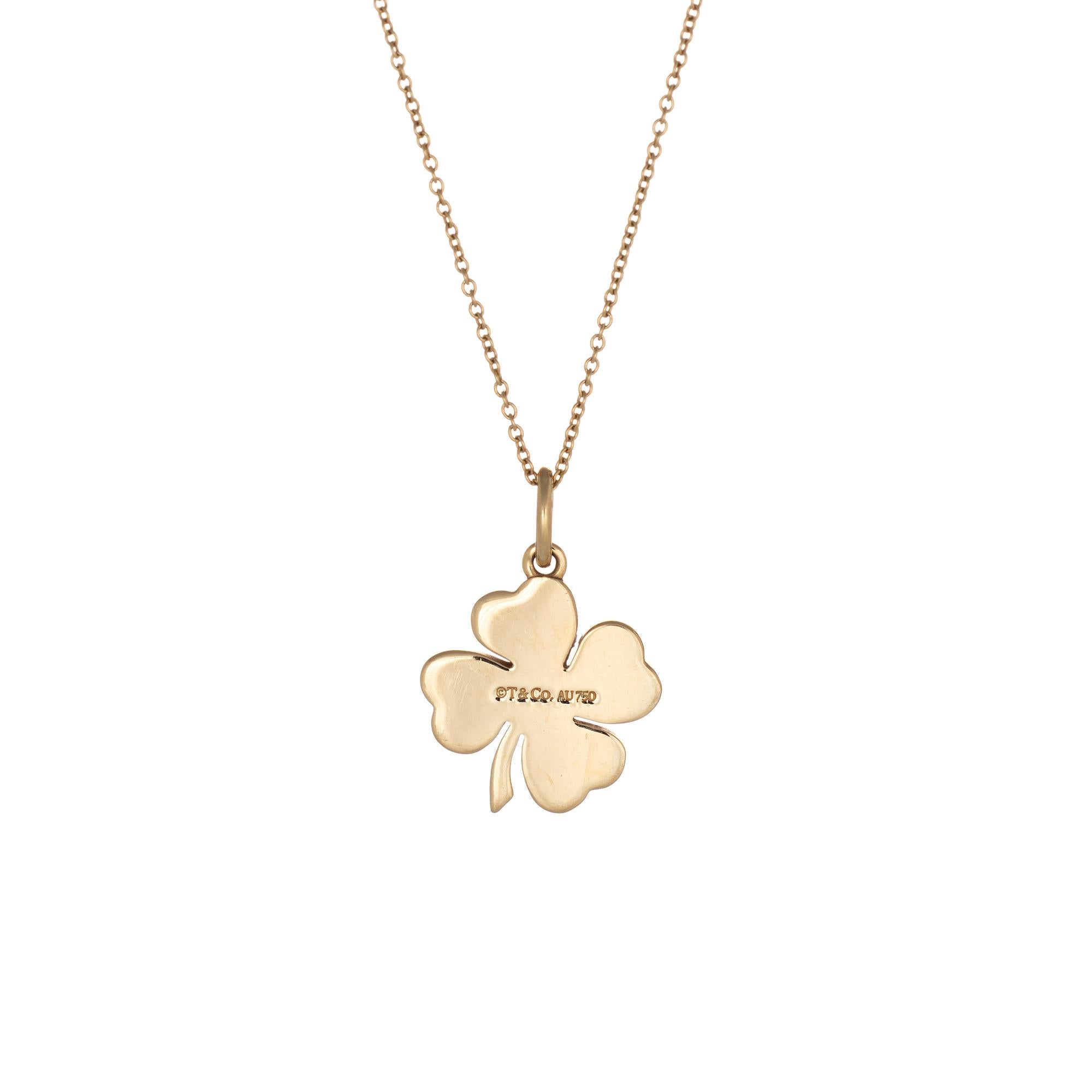 Elegant and finely detailed estate Tiffany & Co four leaf clover pendant & necklace crafted in 18 karat yellow gold.  

The four leaf clover measures 16mm (0.62 inches) and comes with a 18 inch Tiffany & Co chain.  

The clover is currently