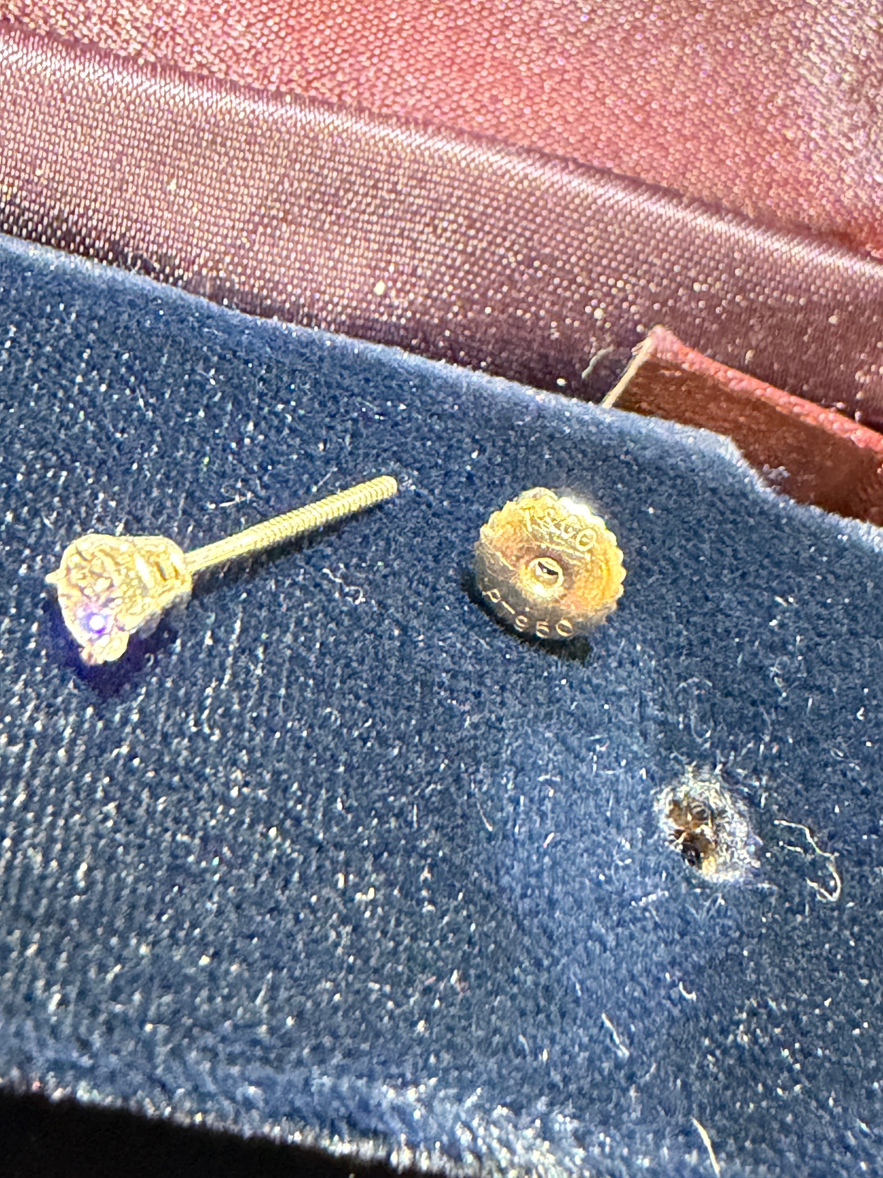 Contemporain Tiffany & Co. Boucles d'oreilles diamants à quatre branches .45 carat total serti en platine en vente