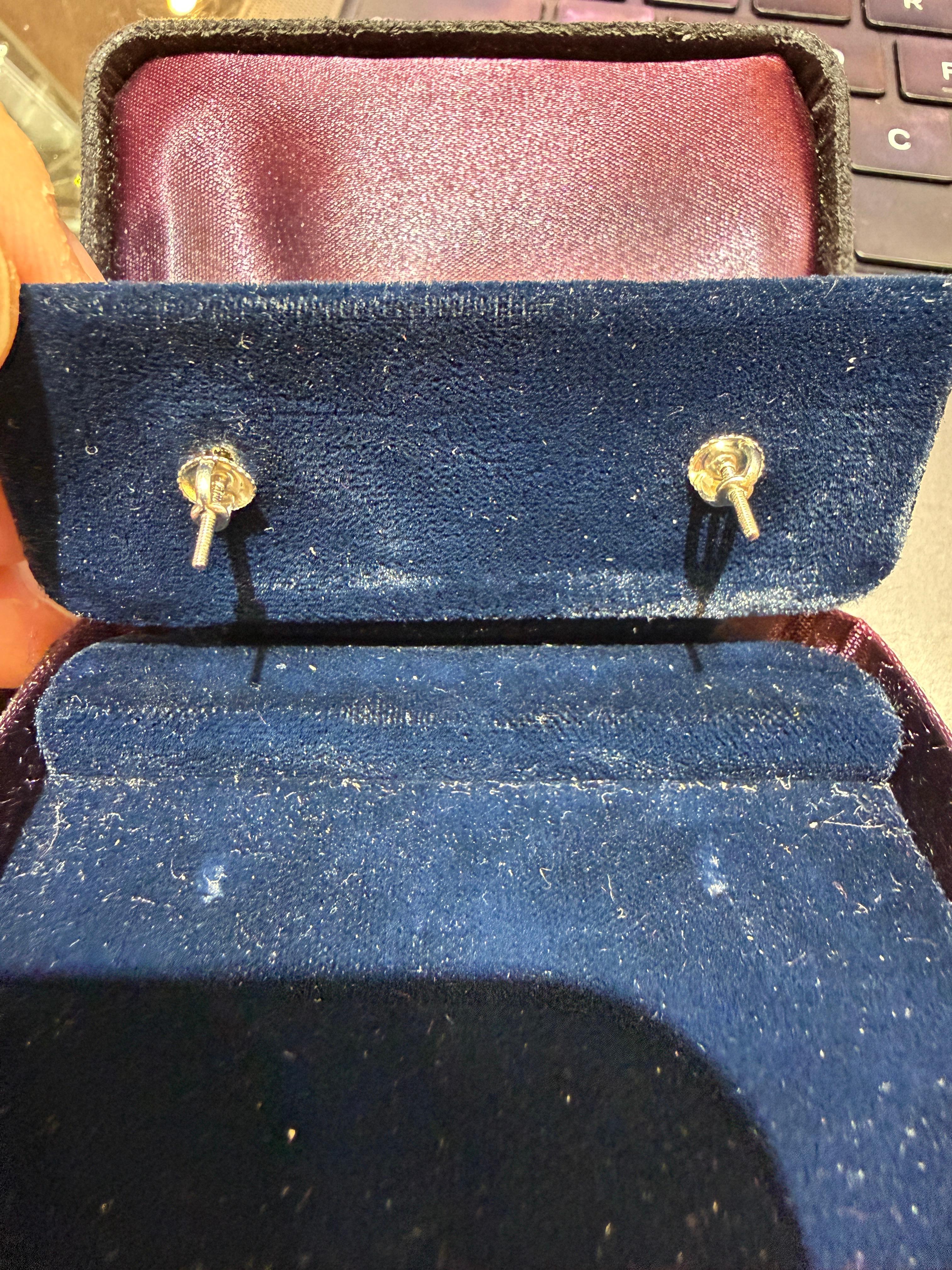 Taille ronde Tiffany & Co. Boucles d'oreilles diamants à quatre branches .45 carat total serti en platine en vente