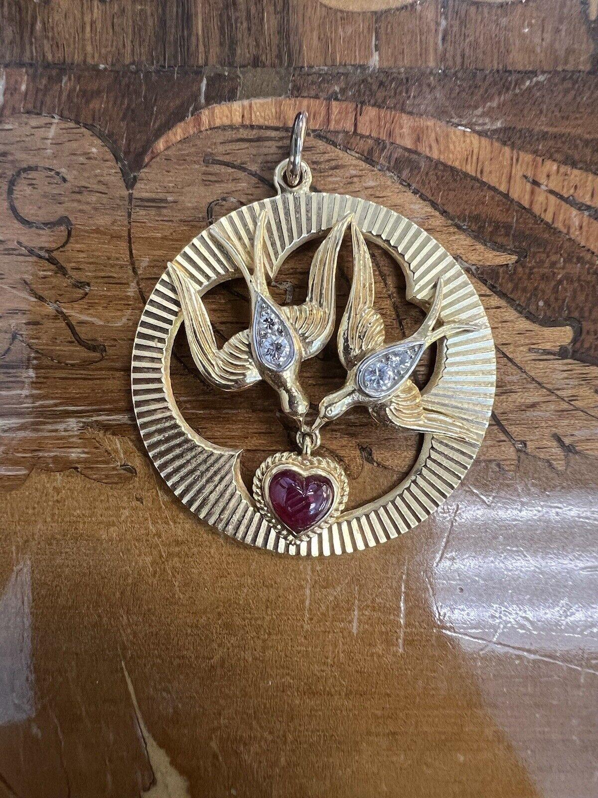 Tiffany & Co. Made in France 18k Yellow Gold, Ruby & Diamond Lovebirds Pendant Circa 1960s


Here is your chance to purchase a beautiful and highly collectible designer pendant.  Truly a great piece at a great price! 

Details:
Size : 1.75