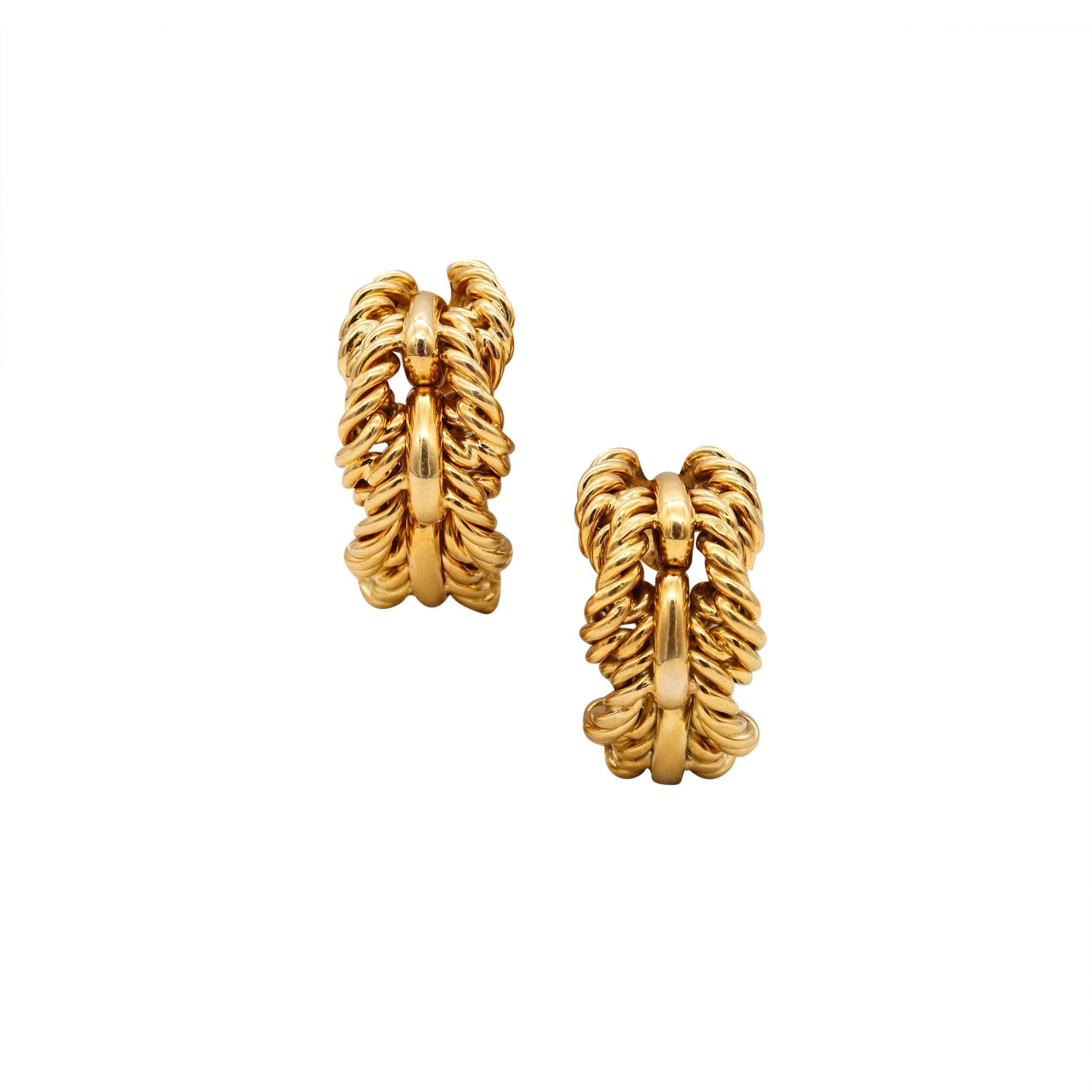 Clips-Earrings designed by Donald Claflin for Tiffany & Co.

Gorgeous and unusual oversized pieces, created by Donald Claflin for Tiffany back in the 1970's. This massive ropes clips earrings was crafted in Paris France, in solid yellow gold of 18