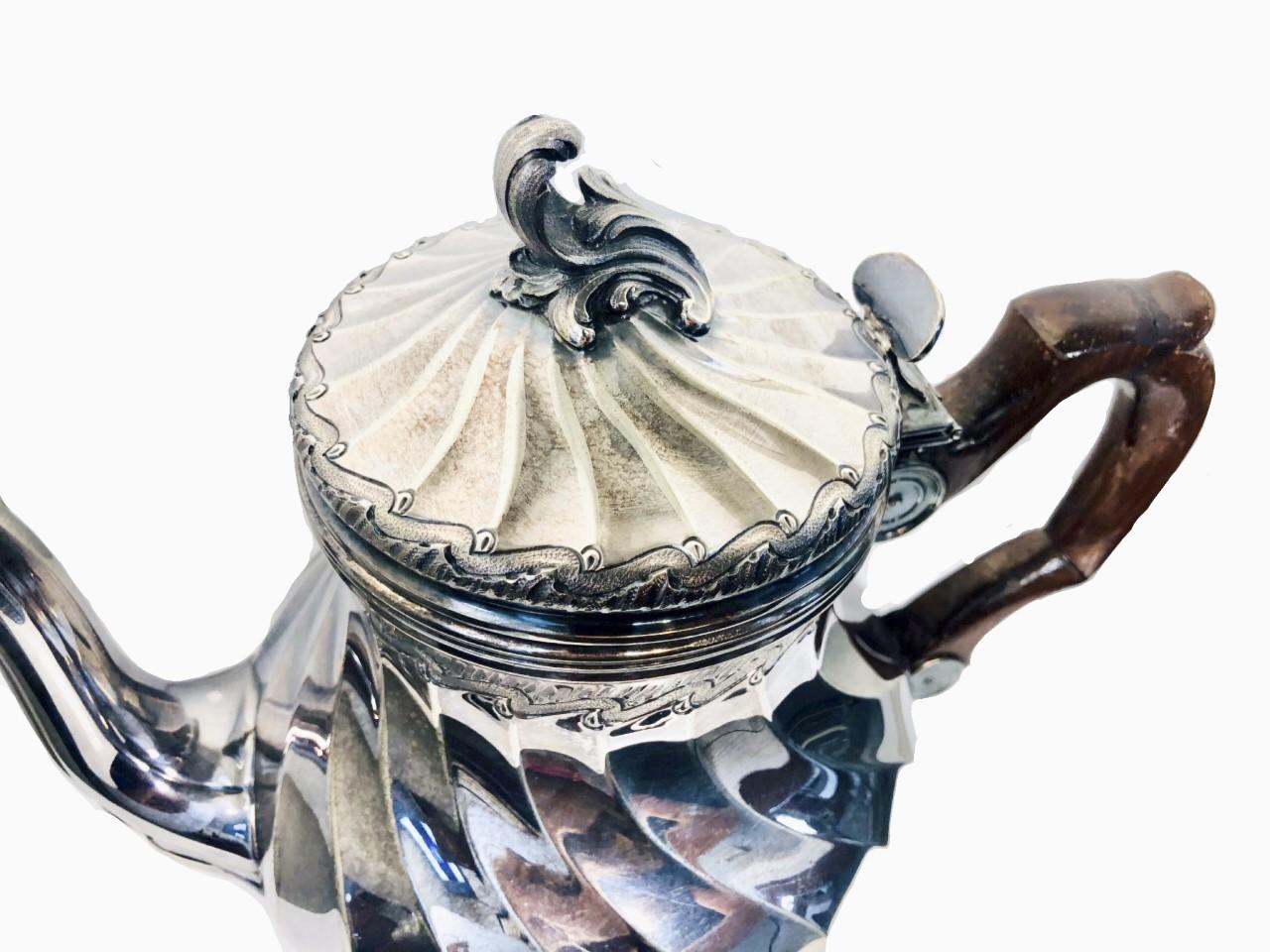 Französisches Tee- und Kaffeeservice von Tiffany & Co., Frankreich, um 1890 im Zustand „Gut“ im Angebot in West Palm Beach, FL