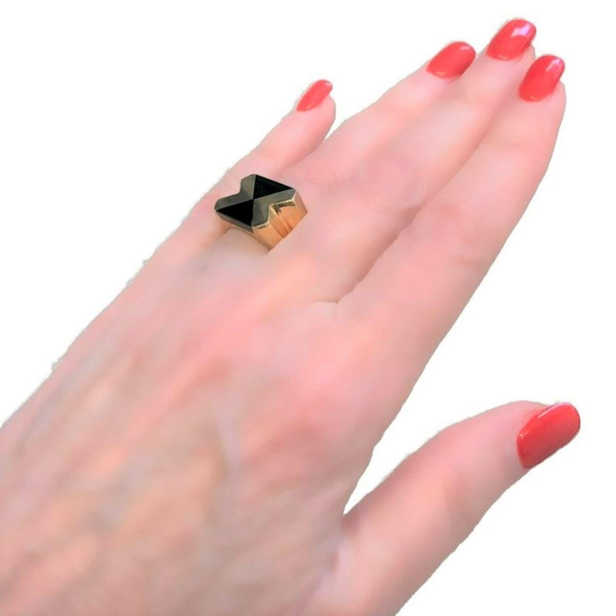 Tiffany & Co. Bague de conception architecturale en or et onyx de France pour homme ou femme 5