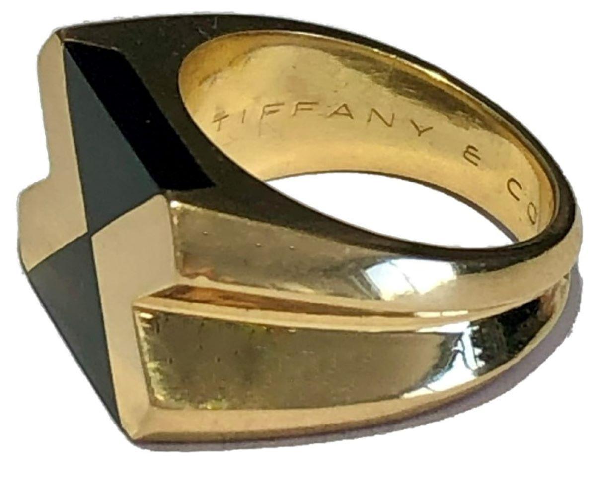  Tiffany & Co. Bague de conception architecturale en or et onyx de France pour homme ou femme Unisexe 
