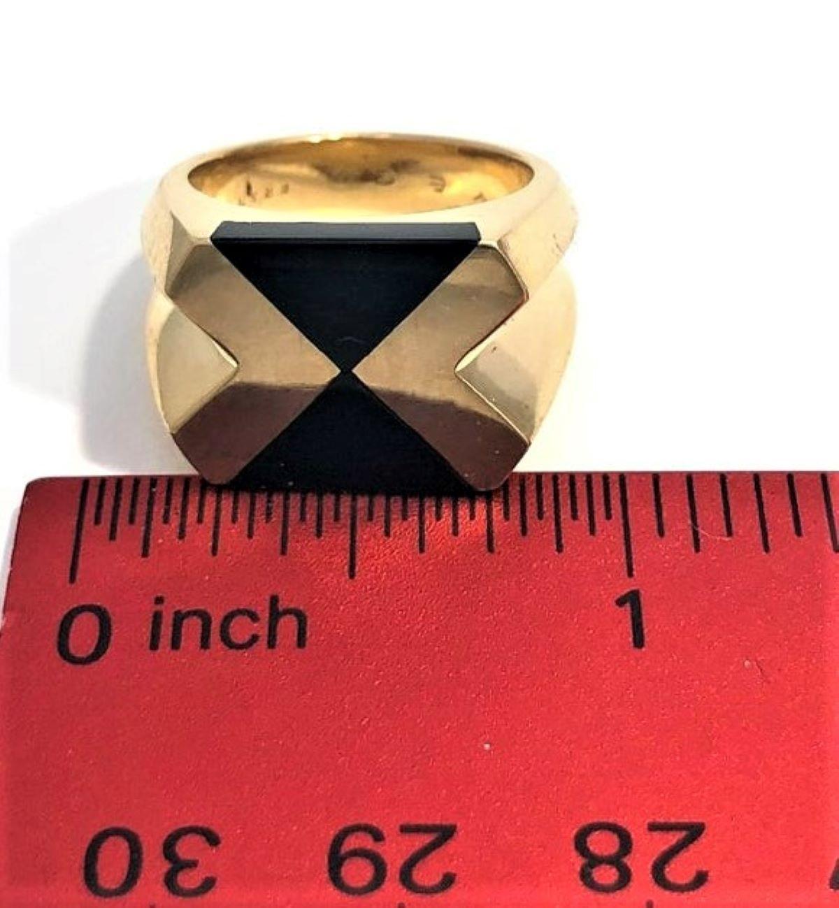 Tiffany & Co. Bague de conception architecturale en or et onyx de France pour homme ou femme 2