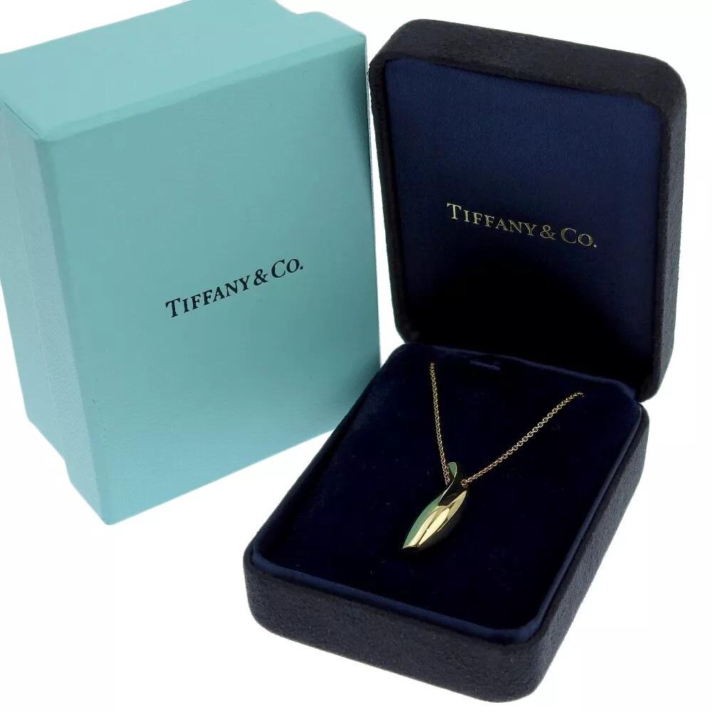 TIFFANY & Co. Frank Gehry 18K Gold Fish Pendant Necklace For Sale 3