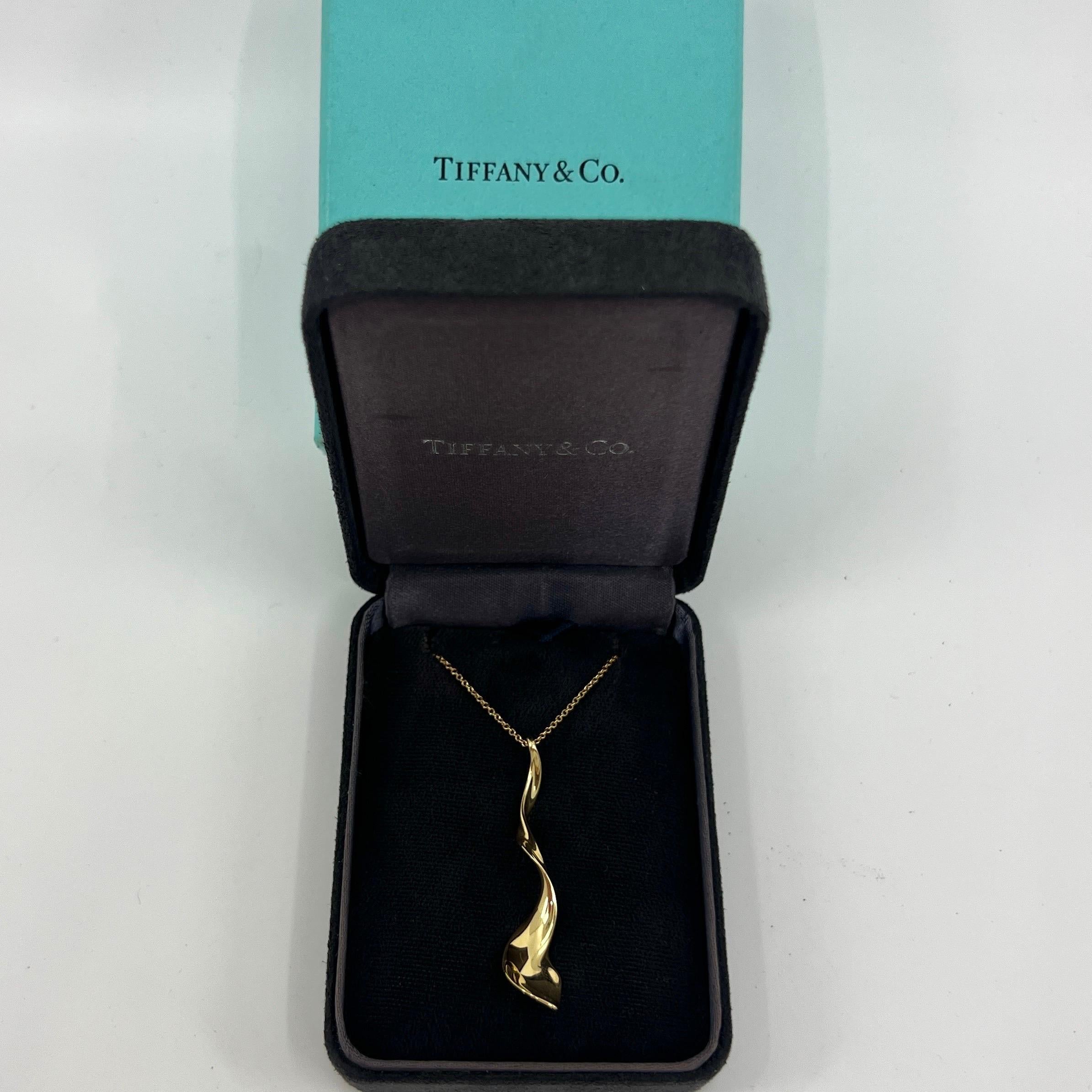 Vintage Tiffany & Co Frank Gehry Orchid Twist Spiral 18k Yellow Gold Pendant Necklace.

A rare piece from the Tiffany & Co collaboration with renowned architect Frank Gehry.

This piece features a twisting spiral gold pendant. Reflecting inspiration