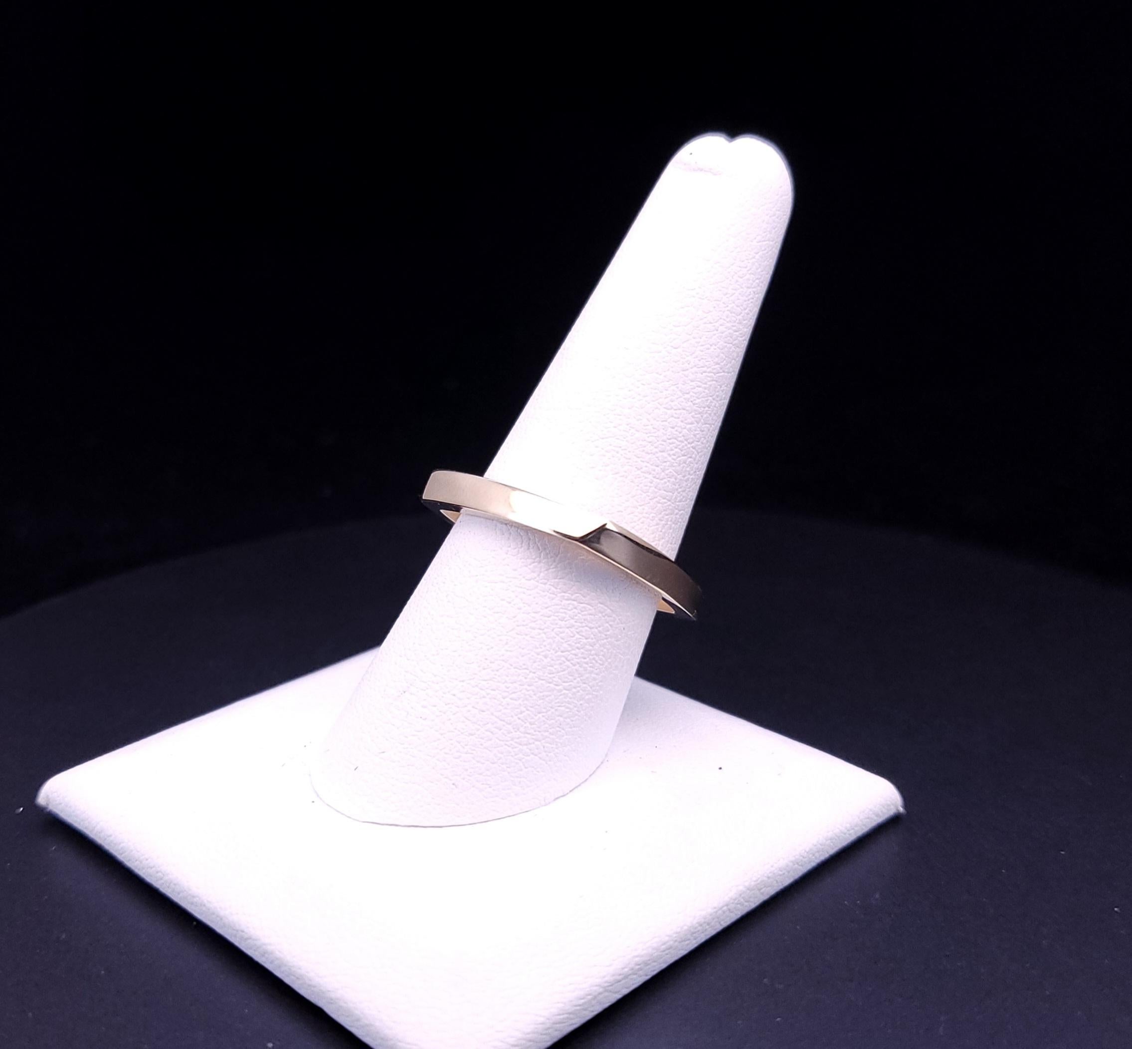 Tiffany & Co Frank Gehry Bague carrée Torque en or jaune 18K Taille 8.75
Or jaune 18K
Taille de l'anneau : 8.75
Large : 2,9 mm
Épaisseur : 2,1 mm
Poids : 6,8 g