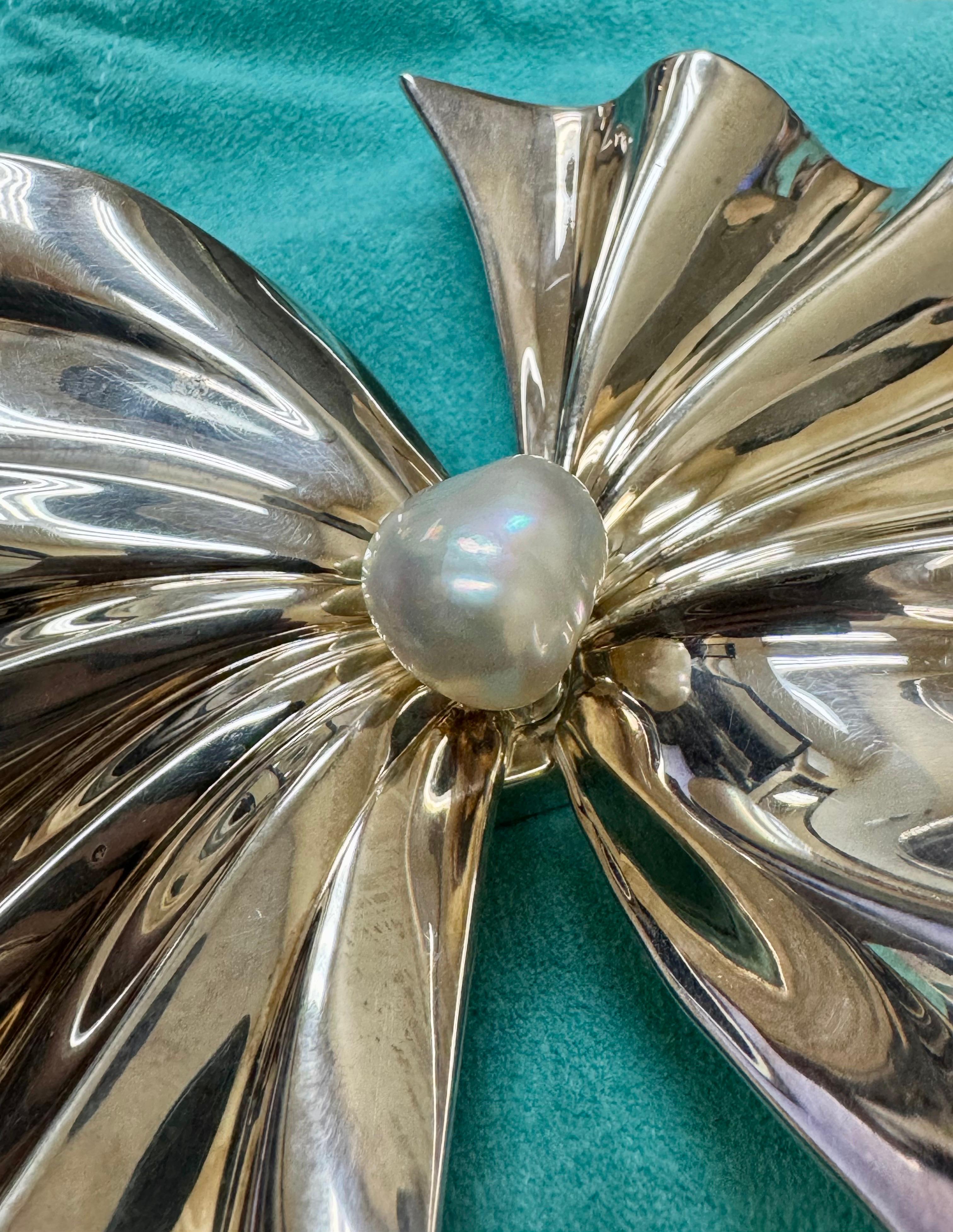 da uomo o donna Tiffany & Co. Frank Gehry Keshi Perla dei mari del Sud Fibbia d'argento/Spillazione in vendita