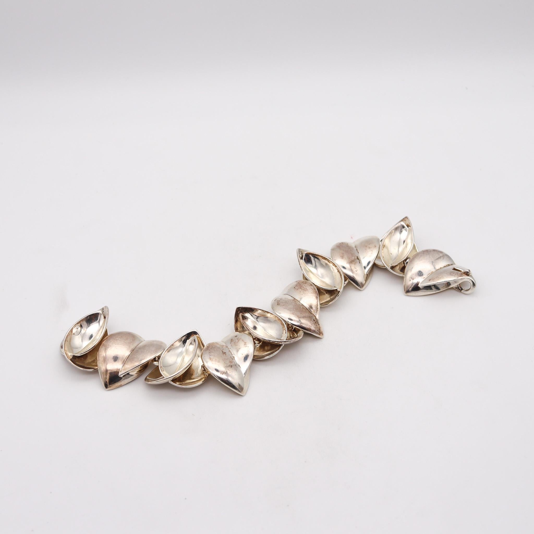 Tiffany & Co. Frank Gehry Massive Geometric Hearts Bracelet .925 Sterling Silver In Excellent Condition In Miami, FL