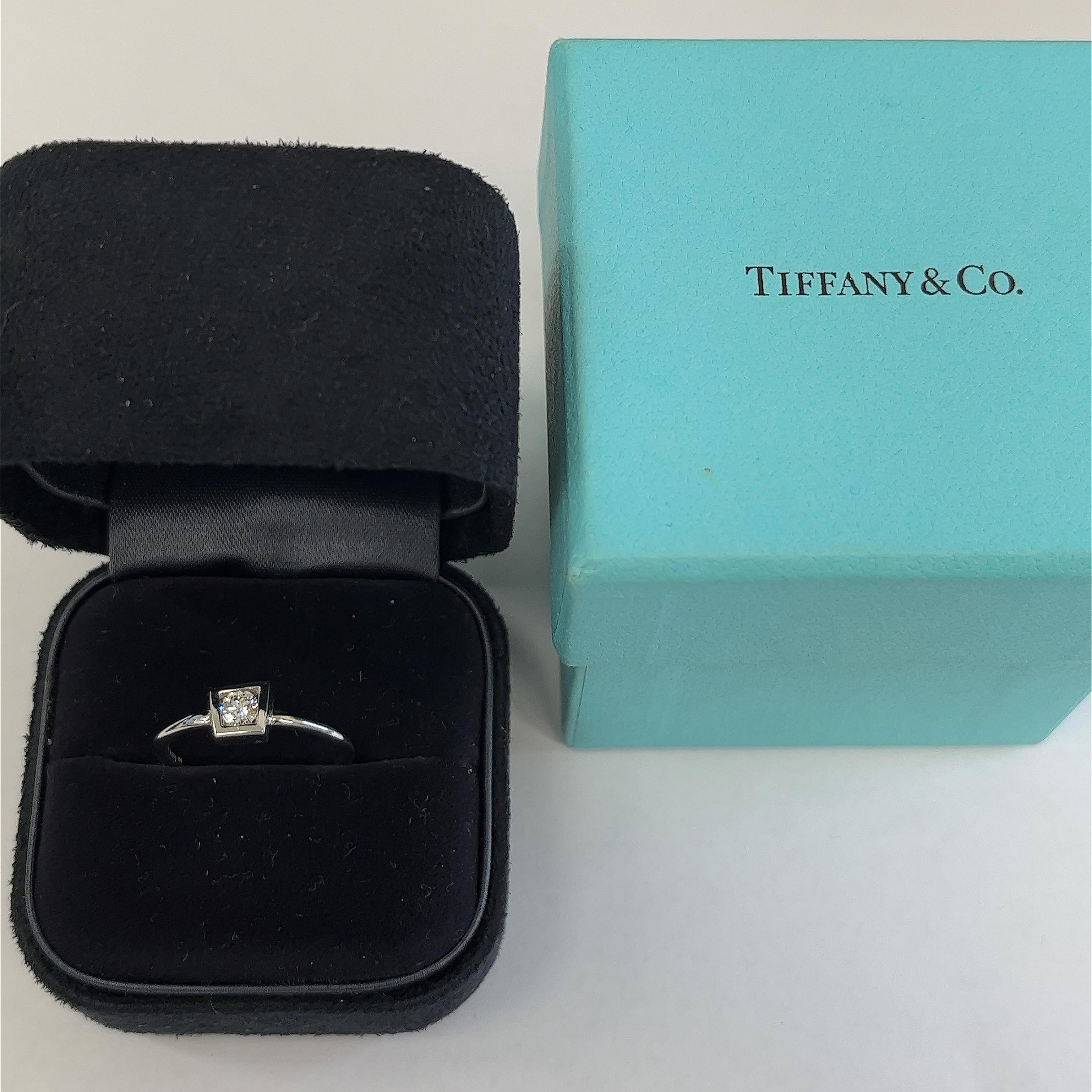 Tiffany & Co. Frank Gehry, bague solitaire en or blanc 18 carats avec diamant 0,15 carat en vente 1