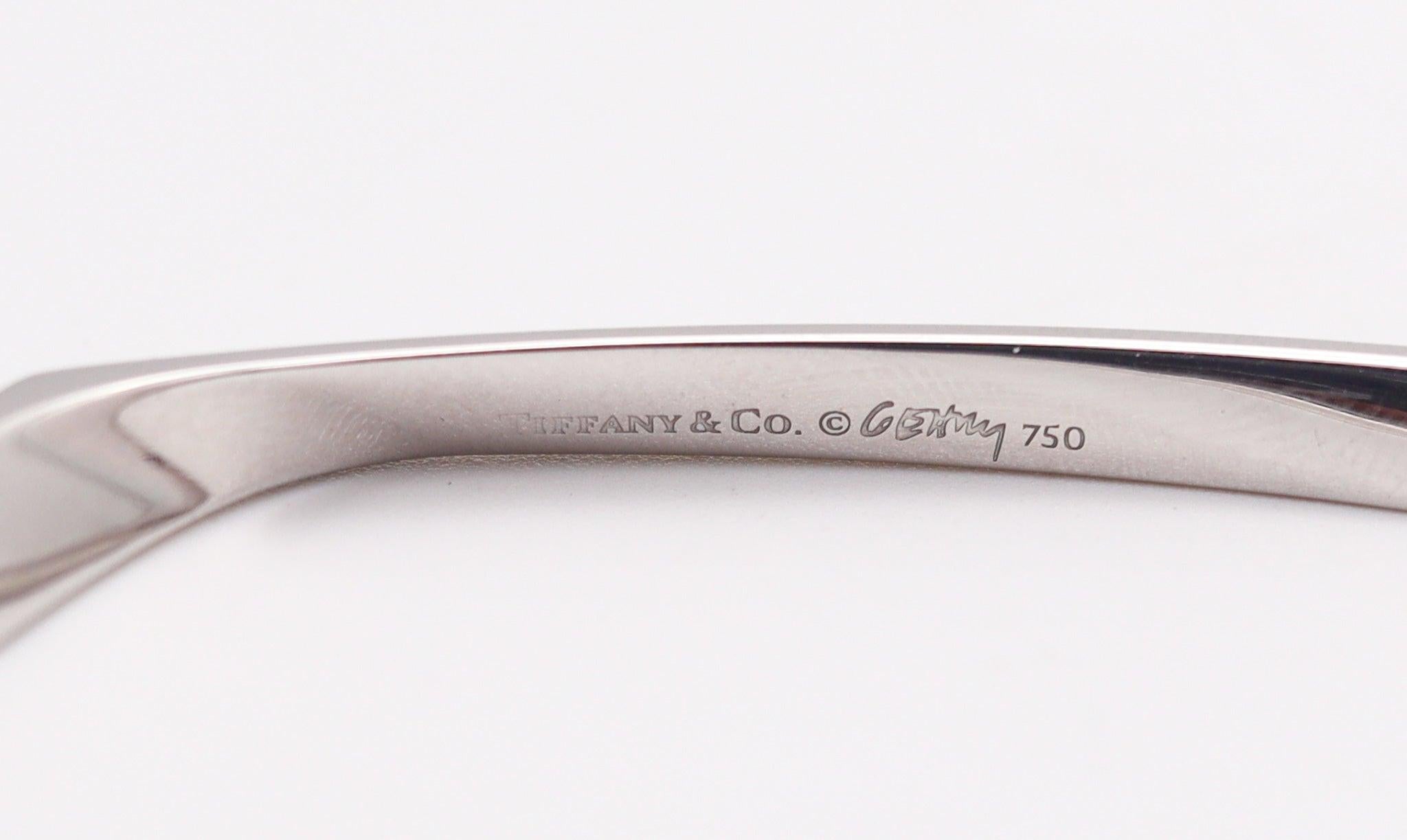 Taille brillant TIFFANY & CO. Frank Gehry Bracelet jonc torsadé en or blanc 18 carats avec diamants 1,56 carat en vente