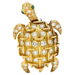 Tiffany & Co. Broche tortue française vintage en or 18 carats avec diamants de 3,42 carats et émeraudes