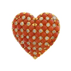 Tiffany & Co. Spilla a cuore francese in oro giallo 18 carati con diamante e corallo