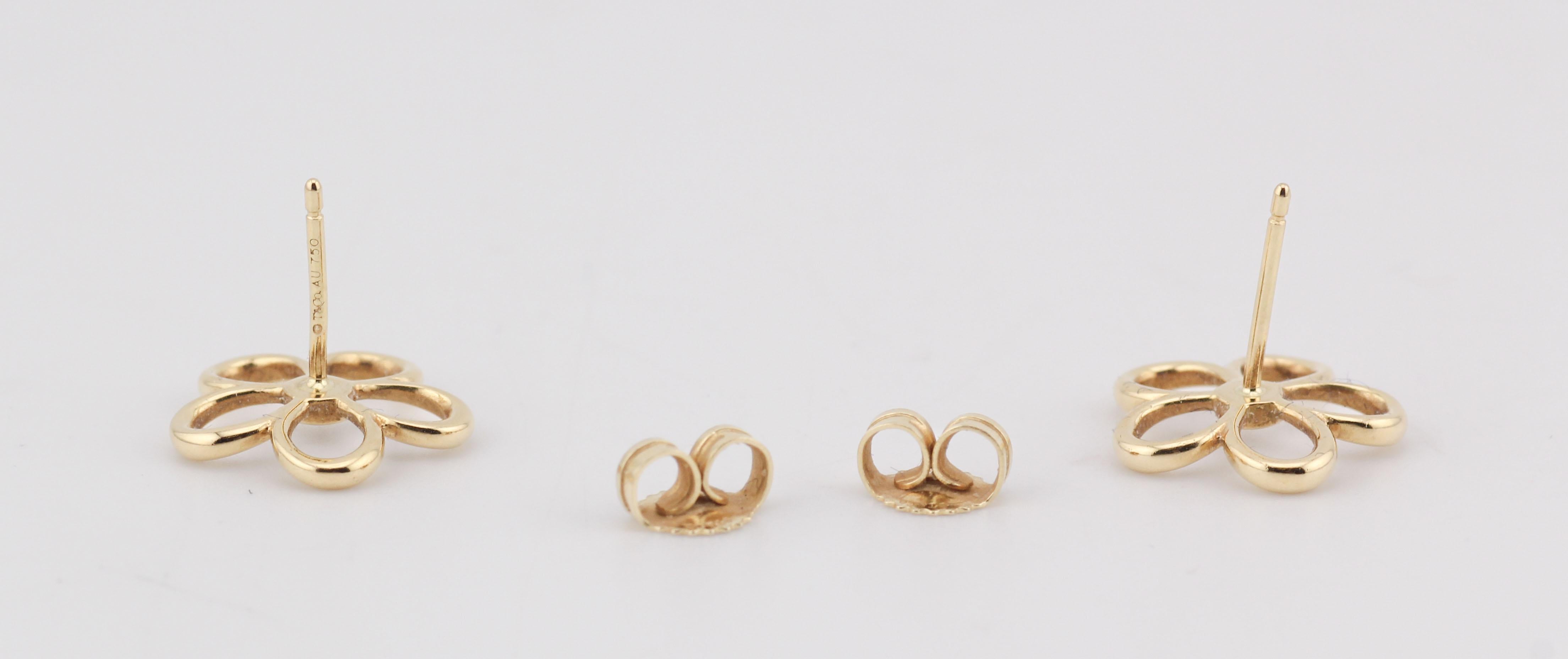 Tiffany & Co. Orecchini a perno in oro 18k con diamanti a forma di fiore di giardino in vendita 1