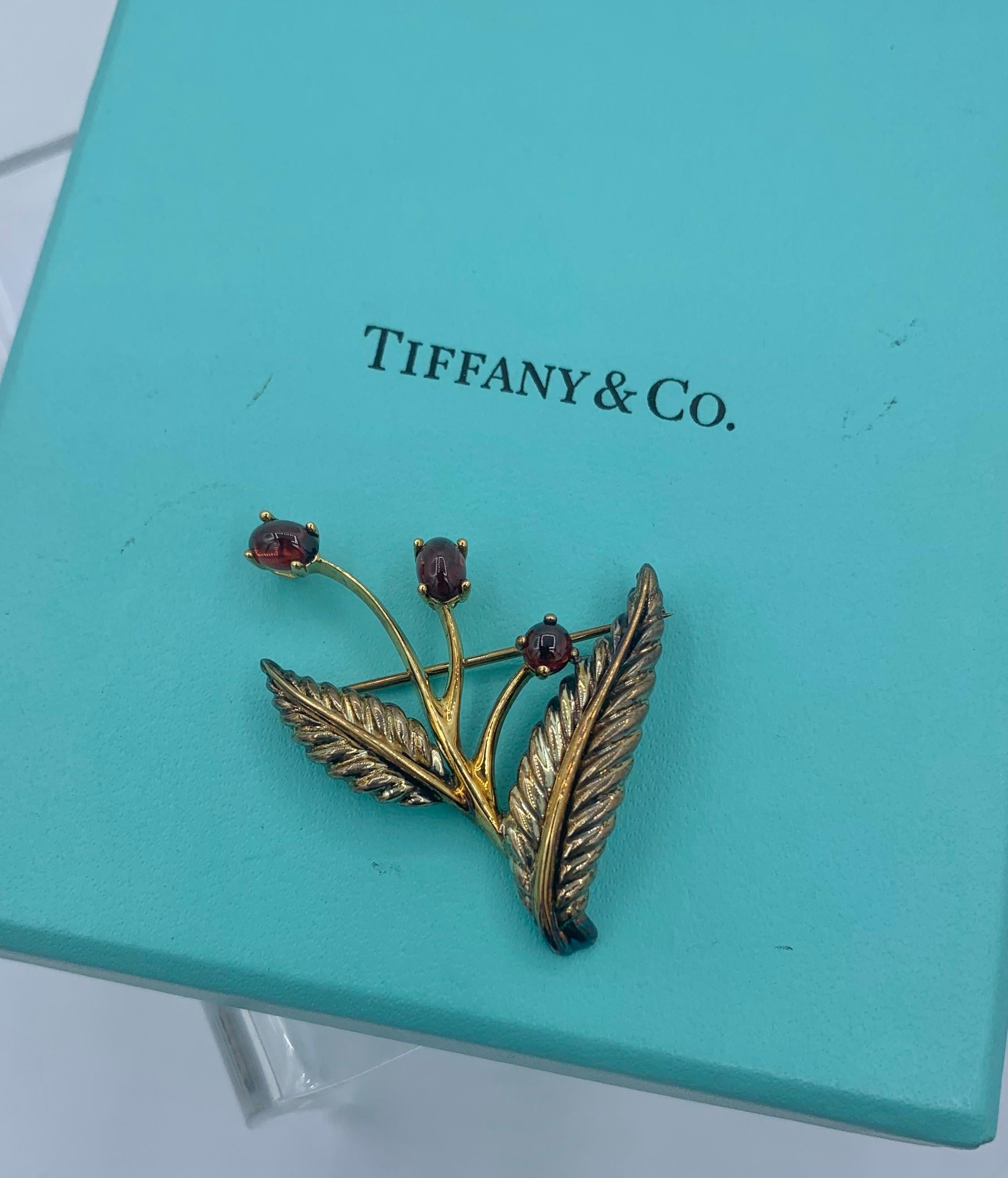 18 Karat Gold Sterling Vintage Original Box von Tiffany & Co Granat Blumenbrosche Anstecknadel im Zustand „Gut“ im Angebot in New York, NY