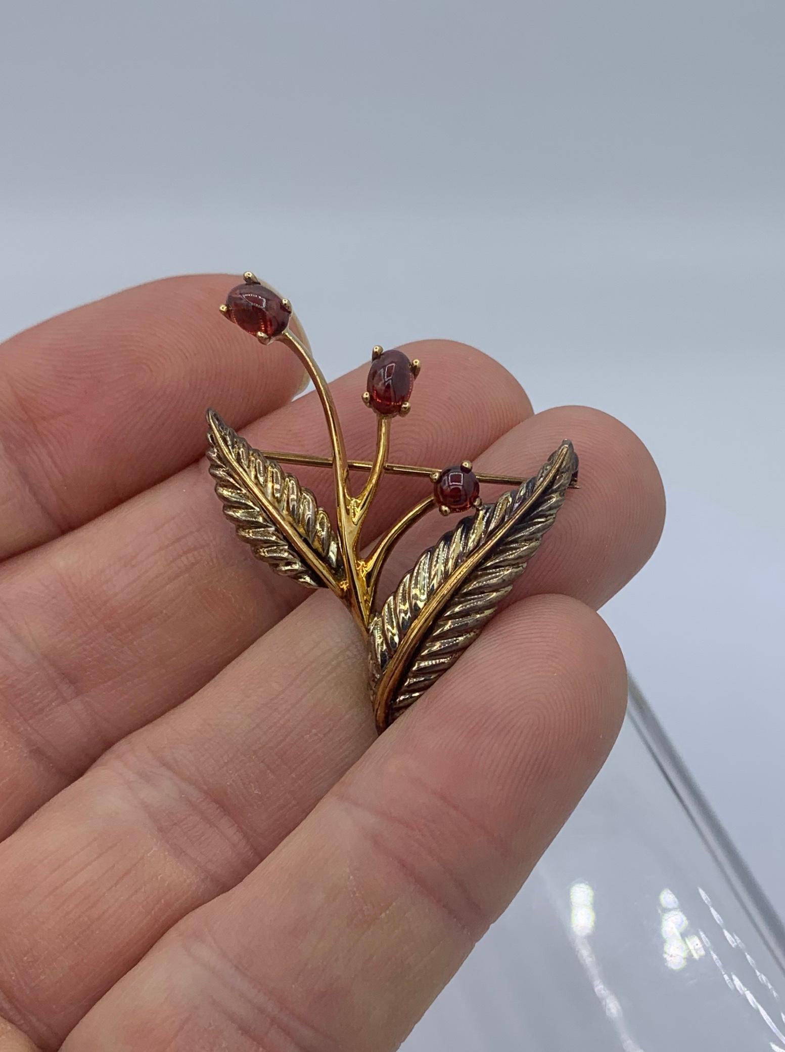 Tiffany & Co Garnet Flower Brooch Pin 18K Gold Sterling Vintage Original Box In Good Condition For Sale In New York, NY