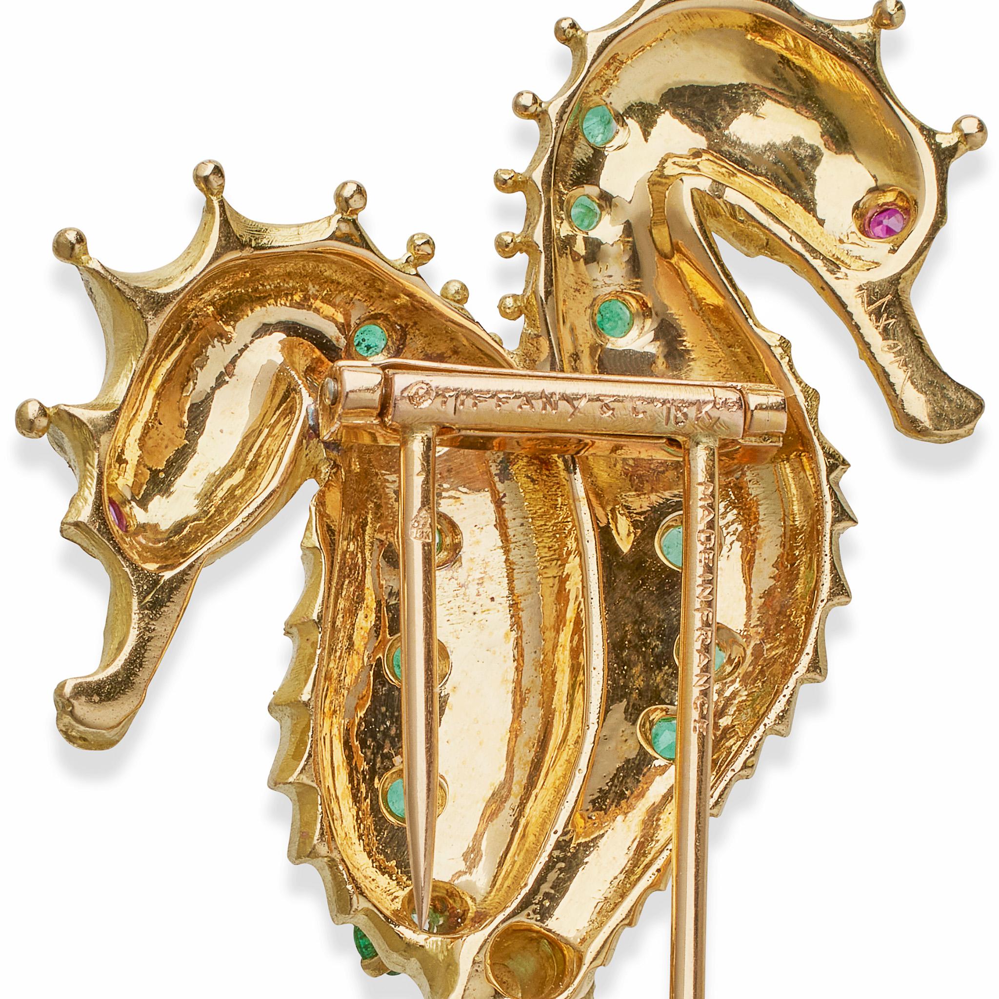 Tiffany & Co. Georges Lenfant 18k Gold and Emerald Double Seahorse Brooch In Excellent Condition For Sale In New York, NY