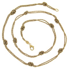 Tiffany & Co. Allemagne Collier long en or jaune 18 carats avec nœud soyeux tissé