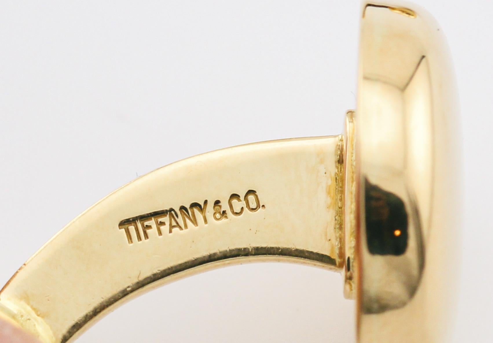 Tiffany & Co. Boutons de manchette gravés Allemagne en or jaune 18 carats Pour hommes en vente