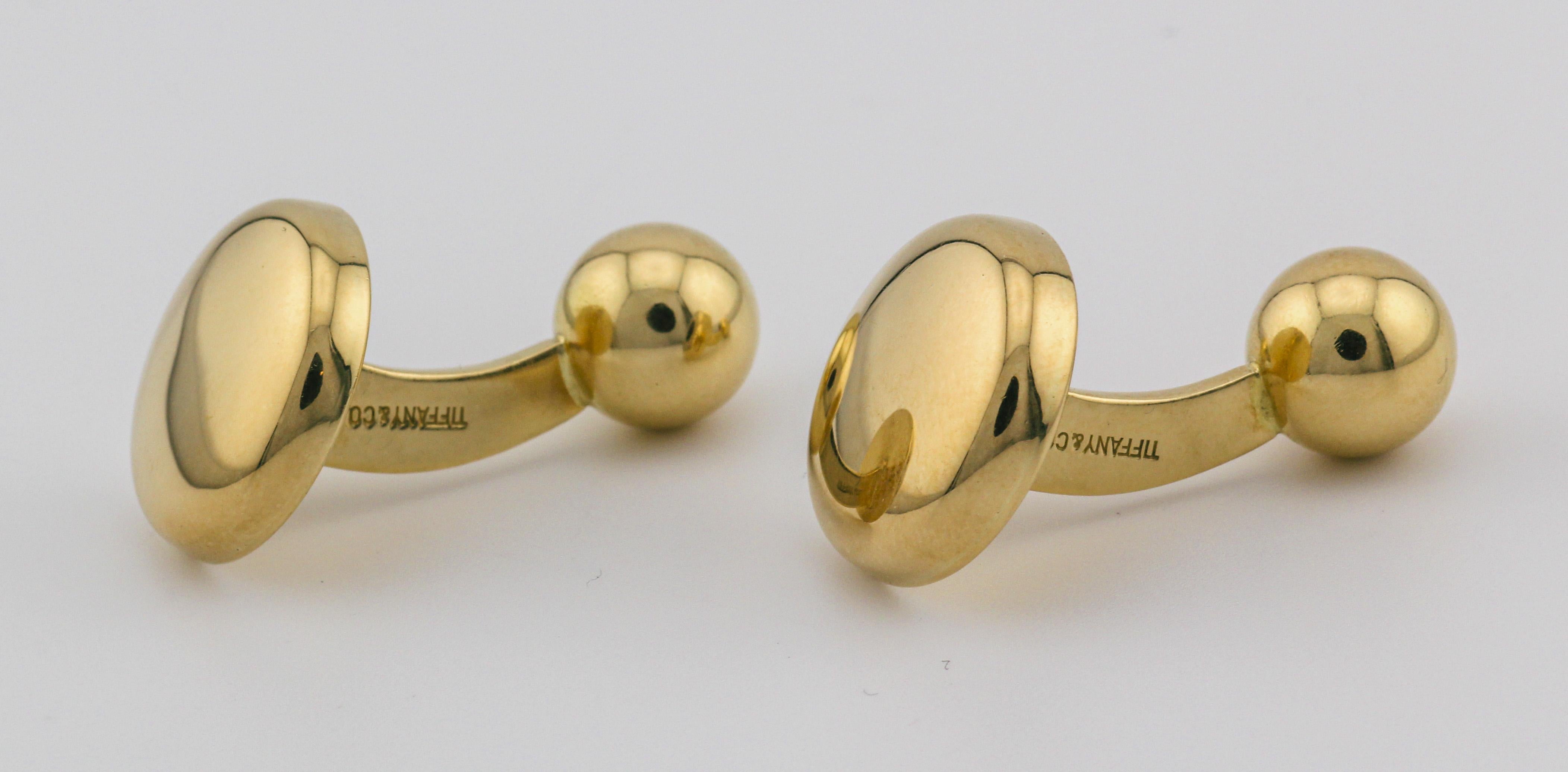 Tiffany & Co. Boutons de manchette gravés Allemagne en or jaune 18 carats en vente 2