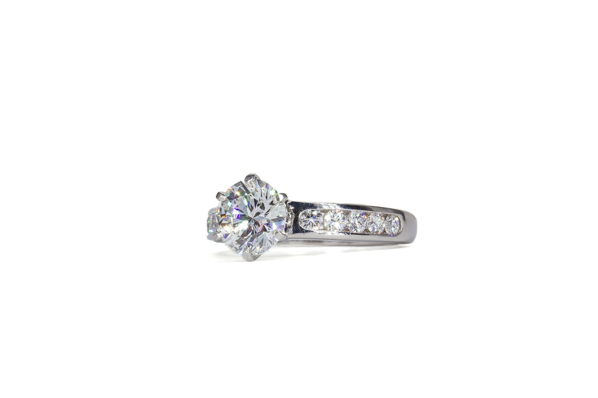 Contemporary Tiffany & Co. GIA 1.22 Carat H VS1 Round Brilliant Cut Diamond Engagement Ring For Sale