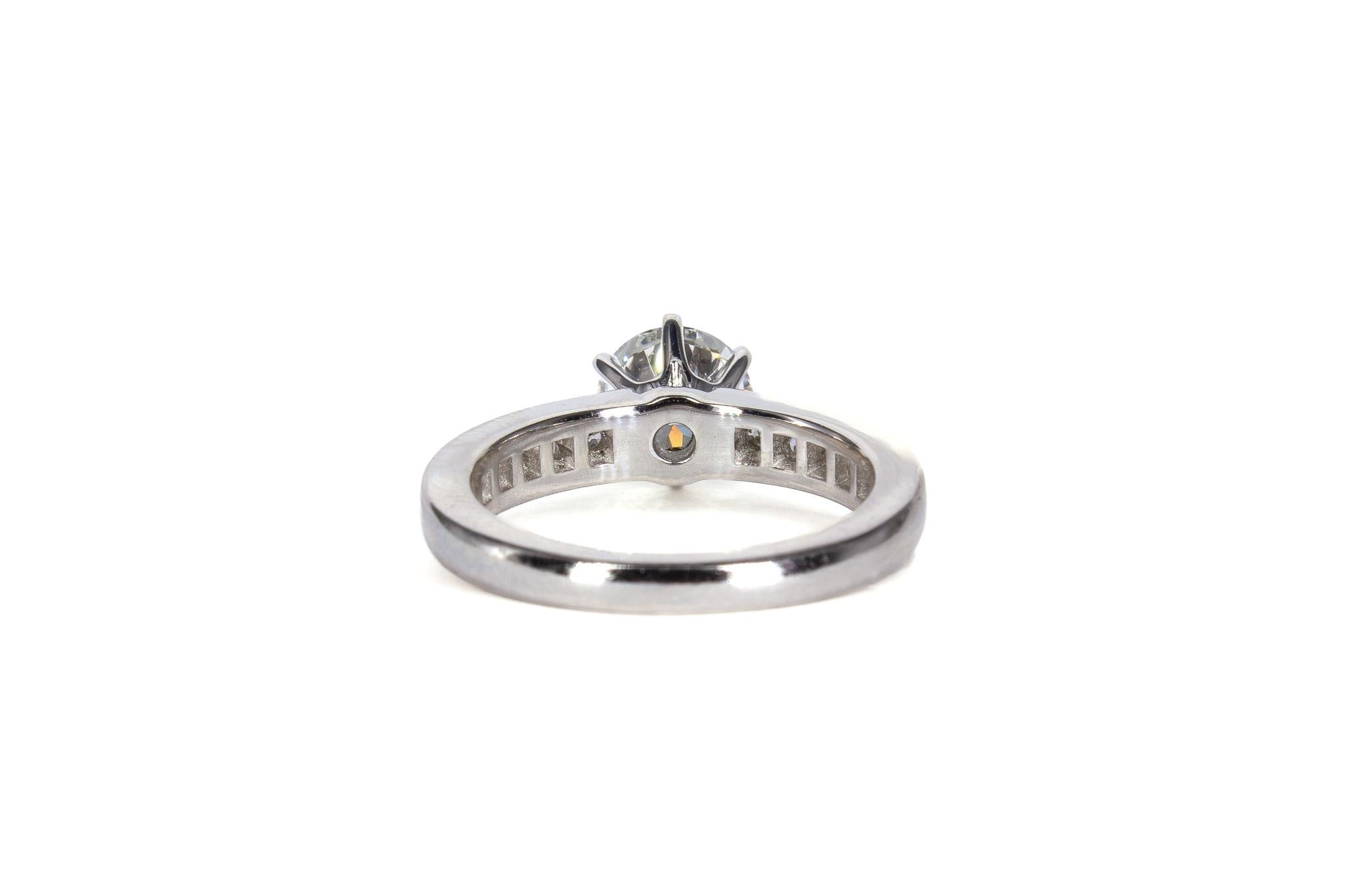 Tiffany & Co. GIA 1.22 Carat H VS1 Round Brilliant Cut Diamond Engagement Ring In Excellent Condition For Sale In New York, NY
