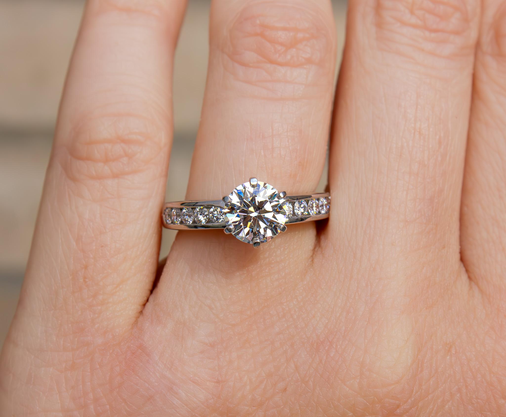 Tiffany & Co. GIA 1.22 Carat H VS1 Round Brilliant Cut Diamond Engagement Ring For Sale 1