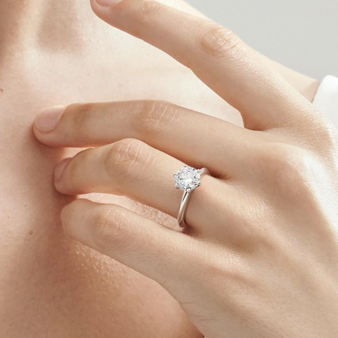 Tiffany & Co, bague de fiançailles en platine avec diamant rond de taille naturelle de 1,53 carat certifié GIA en vente 10