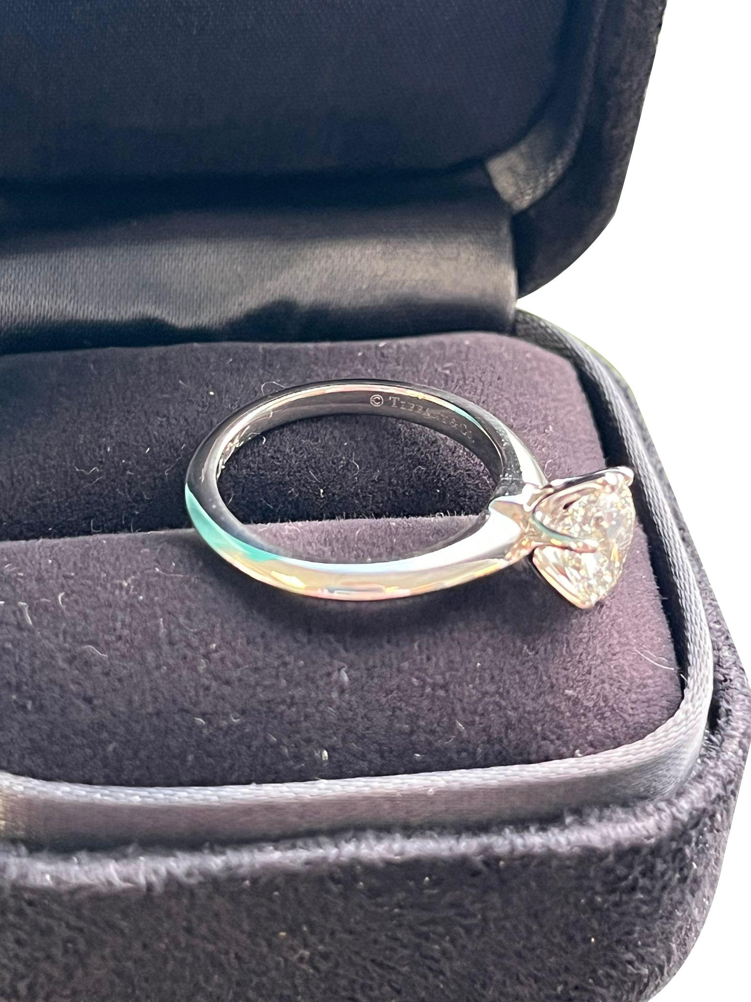 Tiffany & Co, bague de fiançailles en platine avec diamant rond de taille naturelle de 1,53 carat certifié GIA en vente 2