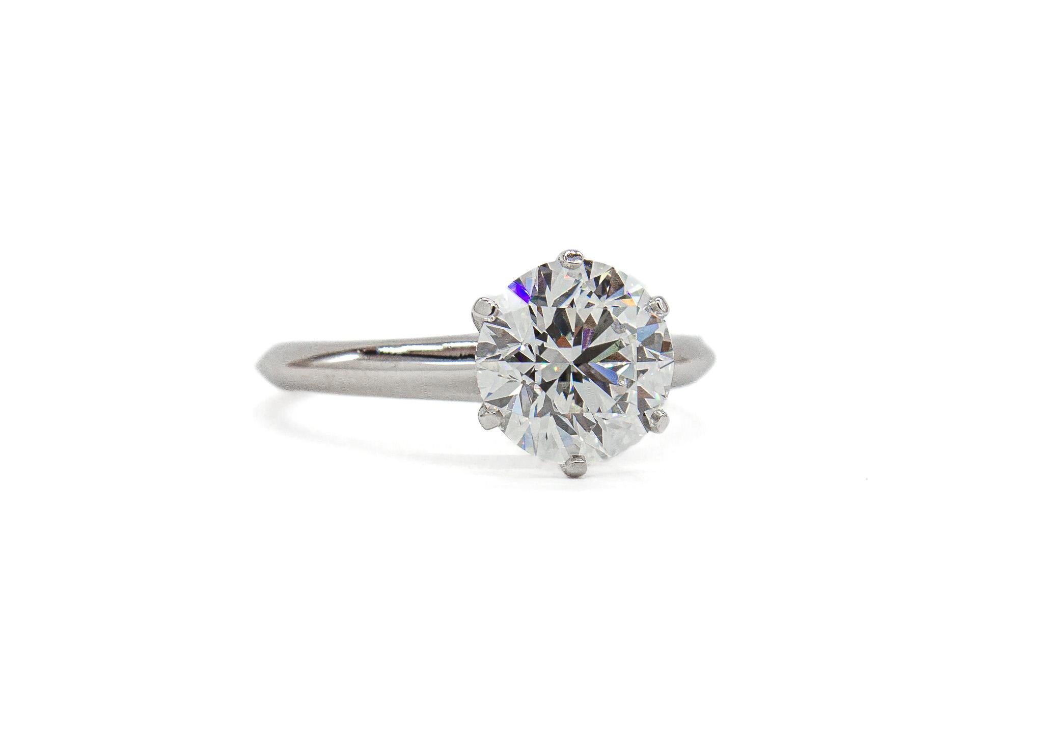 Contemporaneo Tiffany & Co. GIA 2,00 Carati G VVS2 Anello Solitario con Diamante Taglio Brillante Rotondo in vendita